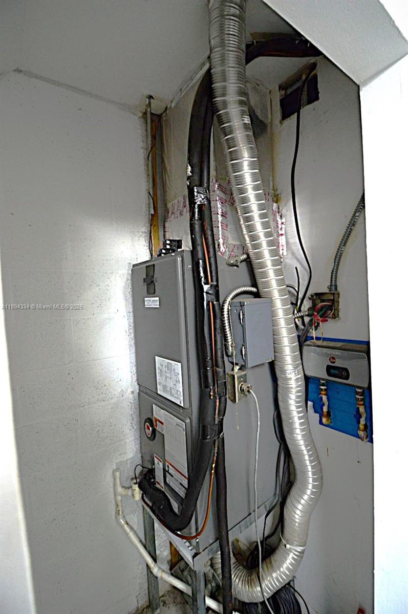 14  /   sq. ft. $ 2025-10-10 0 Photo