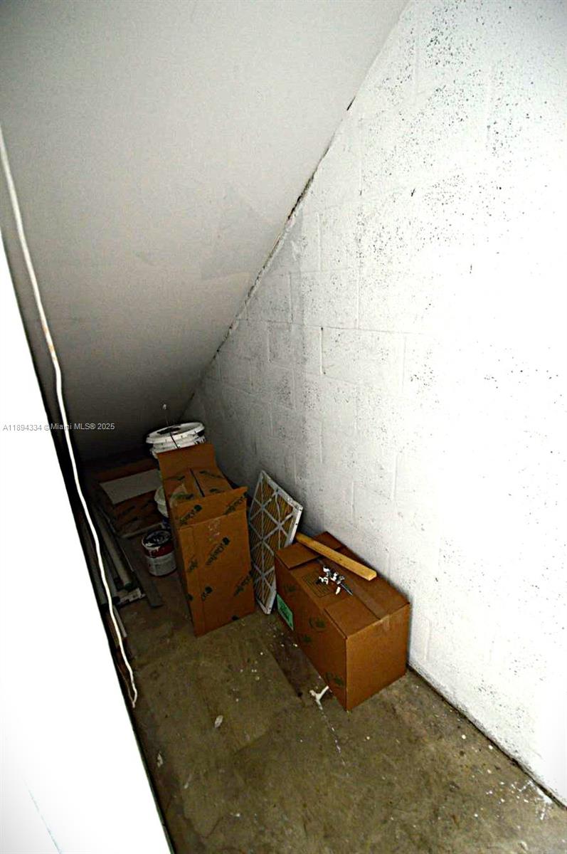 14  /   sq. ft. $ 2025-10-10 0 Photo