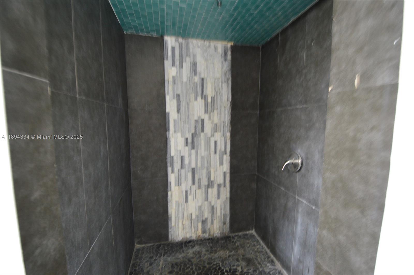 14  /   sq. ft. $ 2025-10-10 0 Photo
