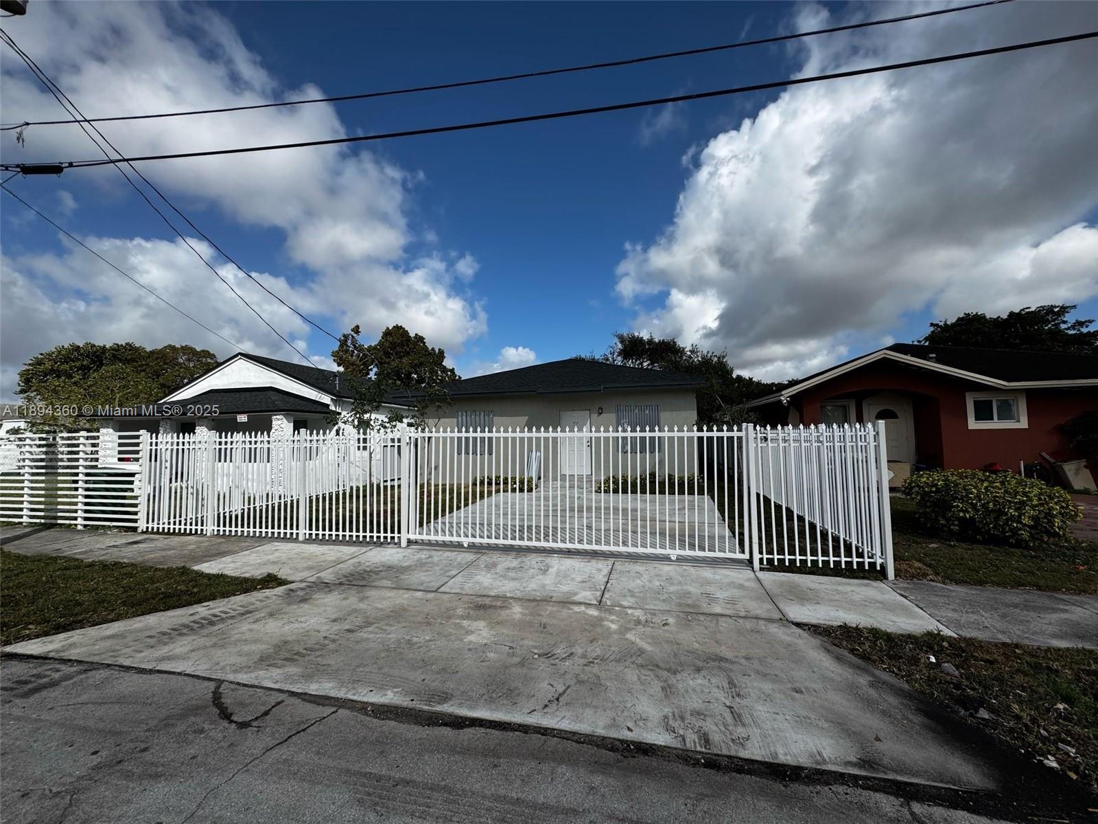 See details / 1250 sq. ft. $ 2025-10-10 0 Photo