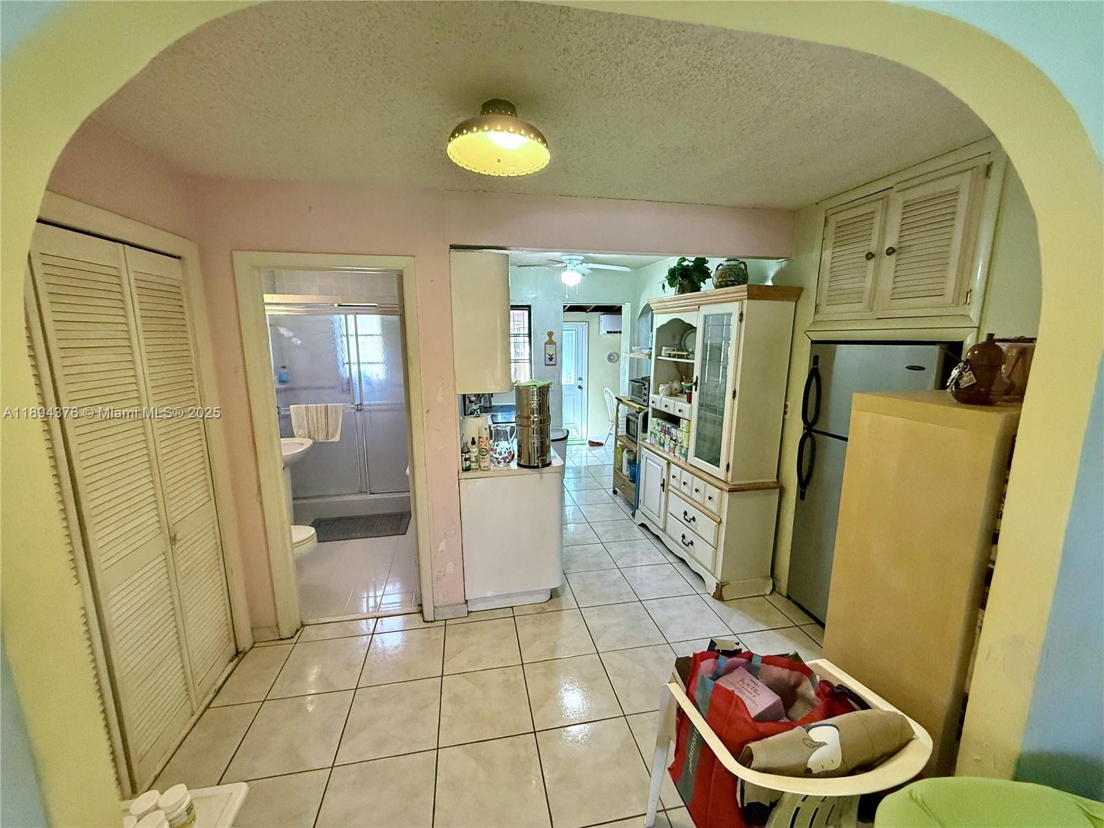   /  1590 sq. ft. $ 2025-10-10 0 foto