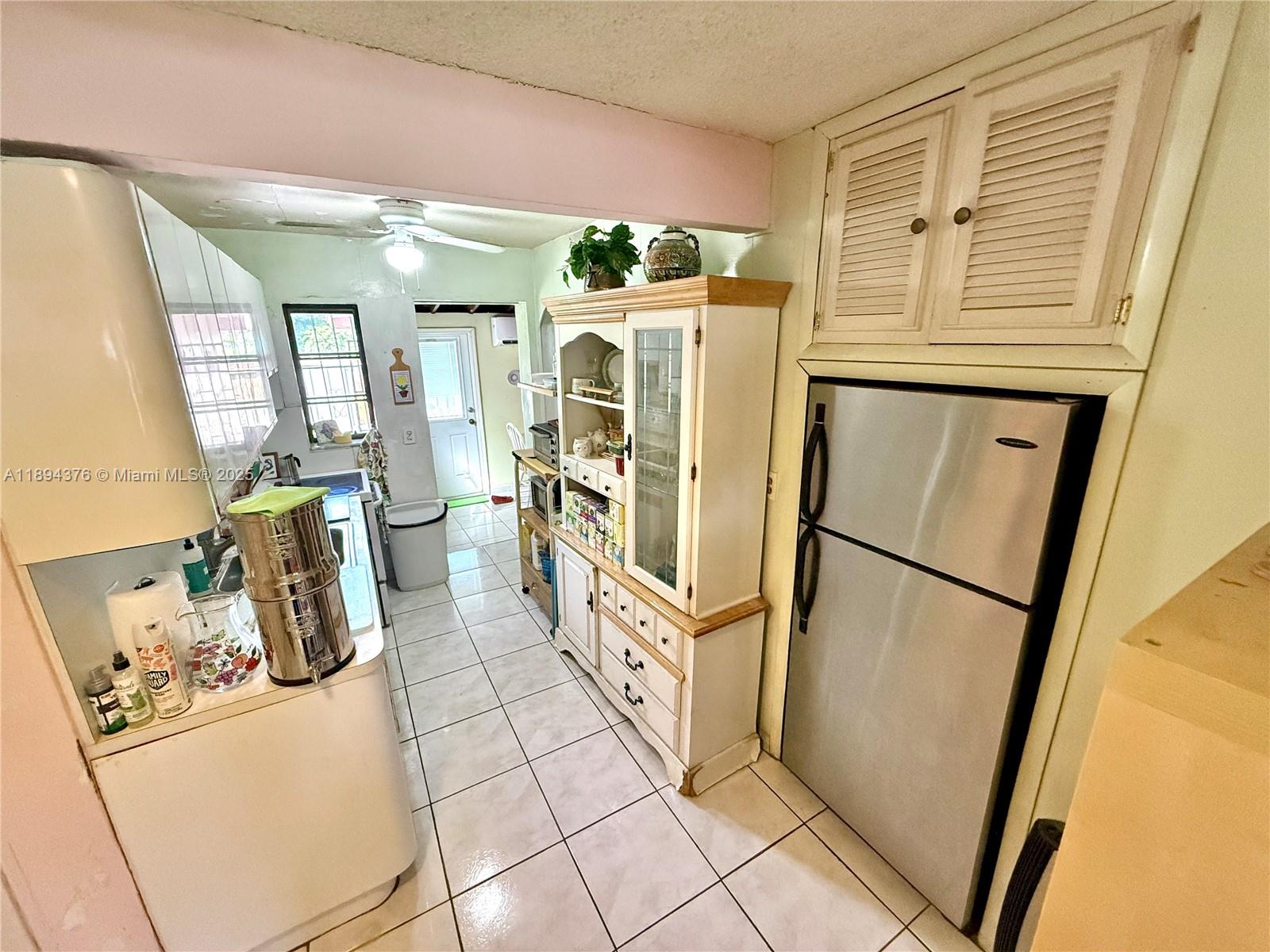   /  1590 sq. ft. $ 2025-10-10 0 foto