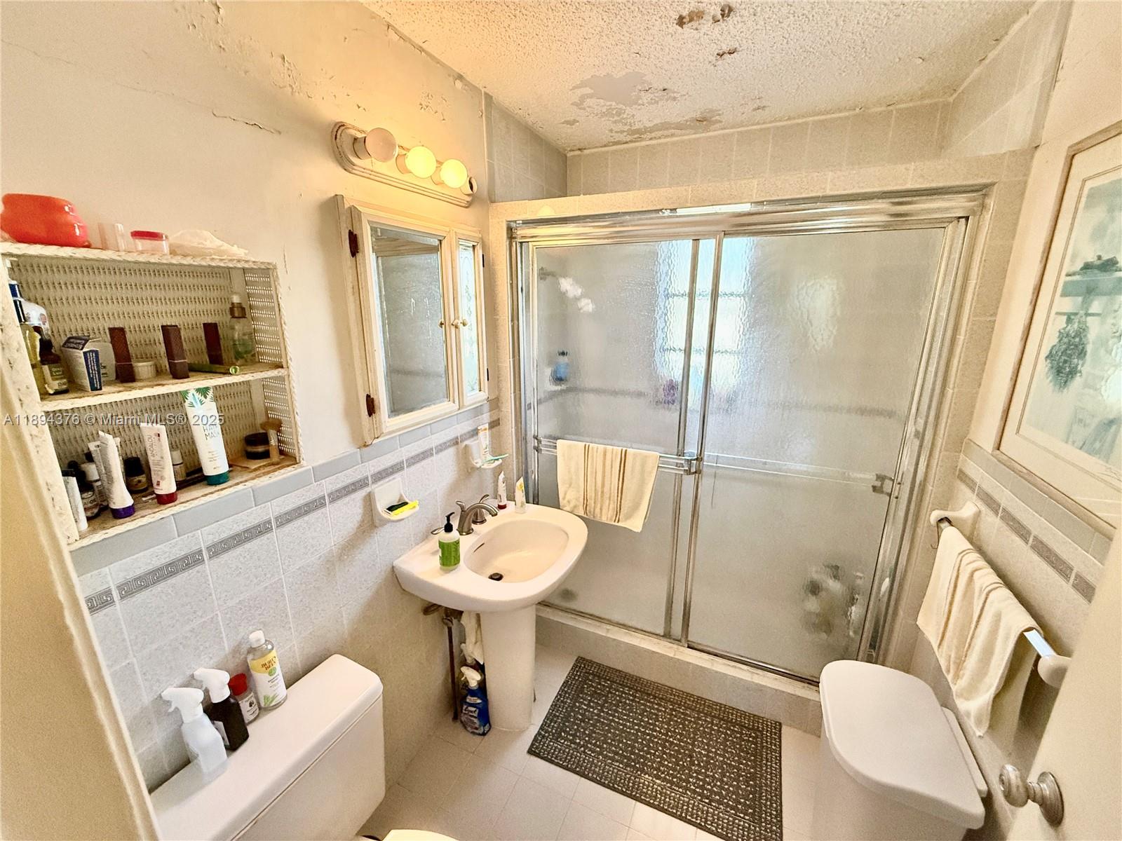   /  1590 sq. ft. $ 2025-10-10 0 foto