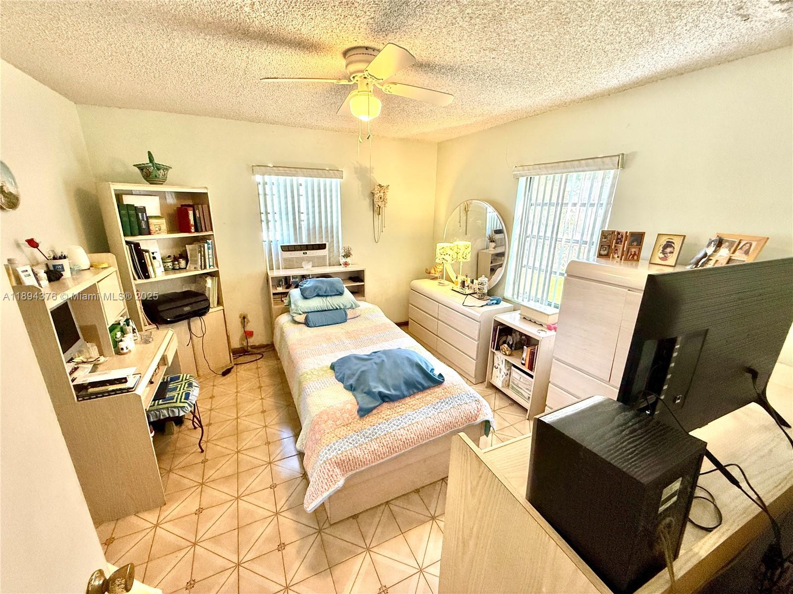   /  1590 sq. ft. $ 2025-10-10 0 foto