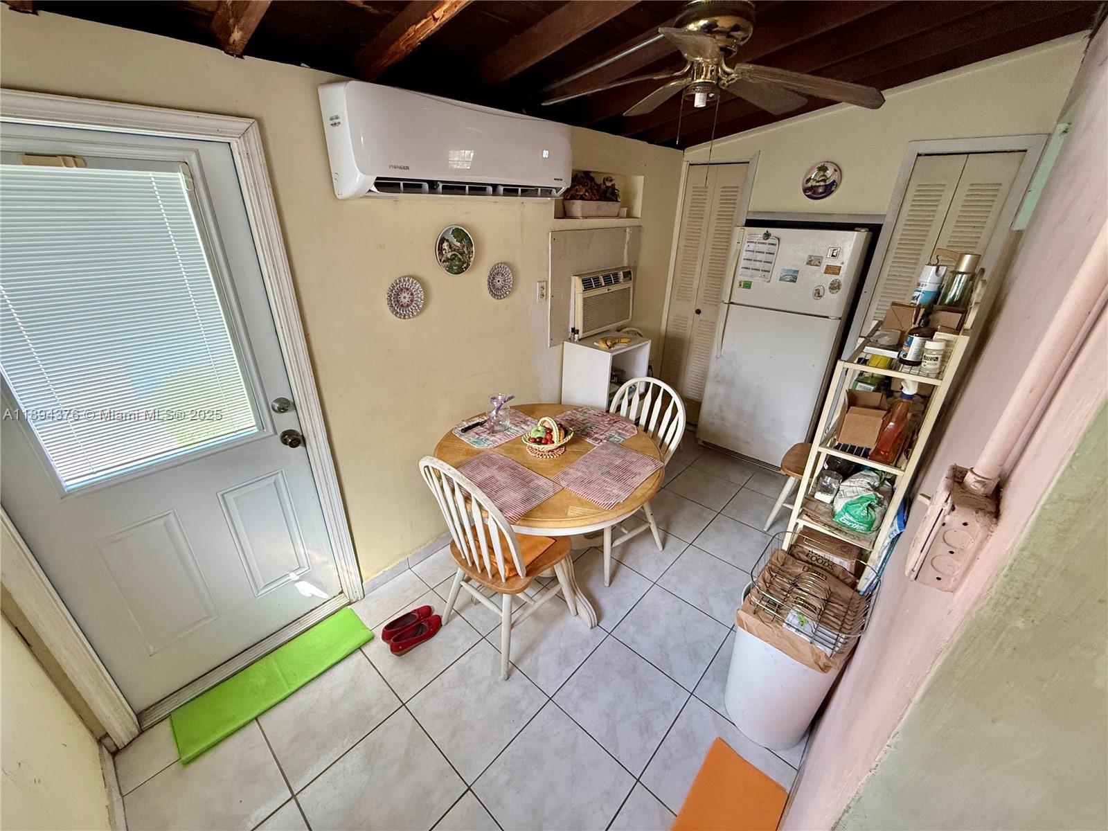   /  1590 sq. ft. $ 2025-10-10 0 foto