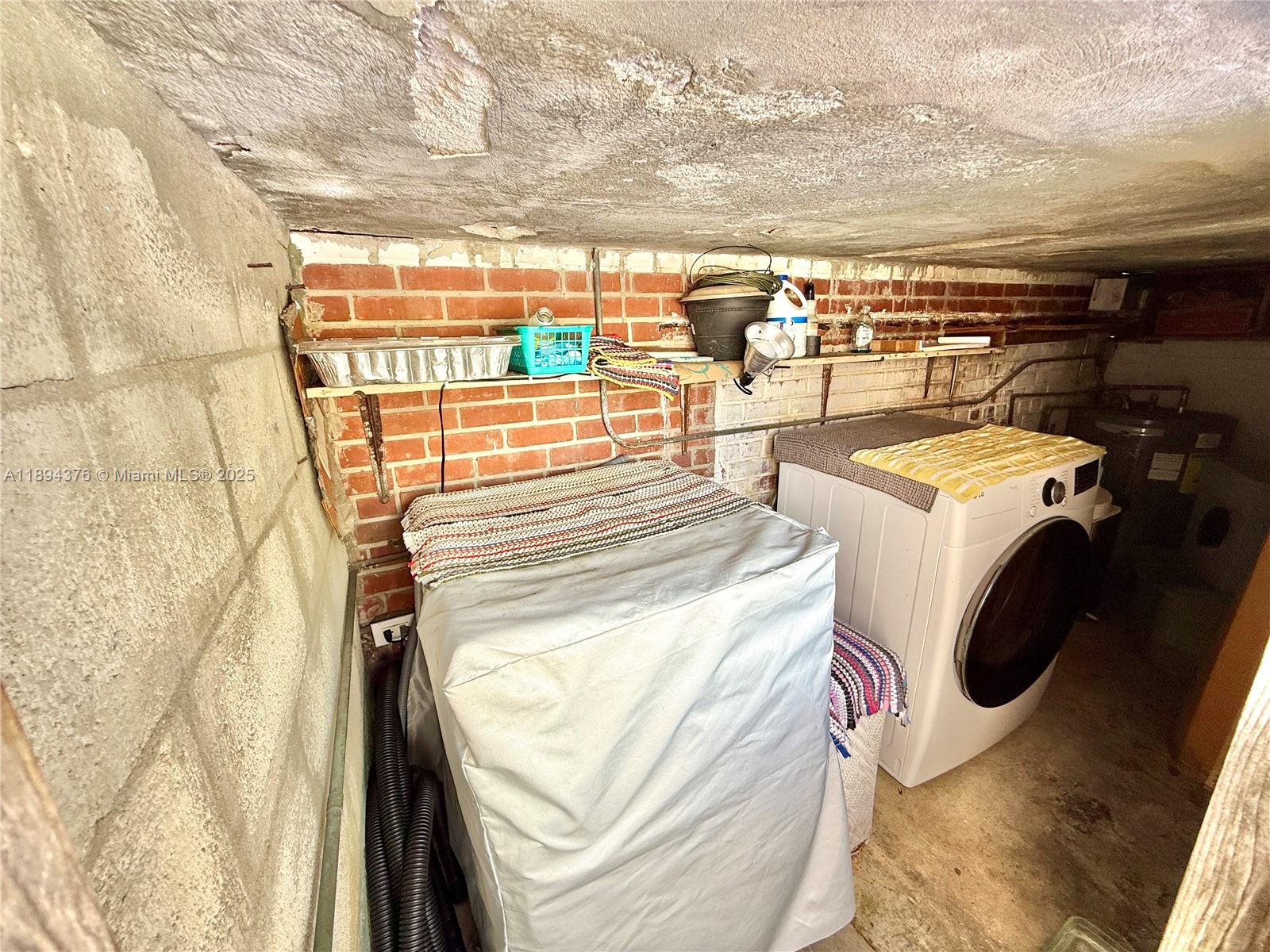   /  1590 sq. ft. $ 2025-10-10 0 foto