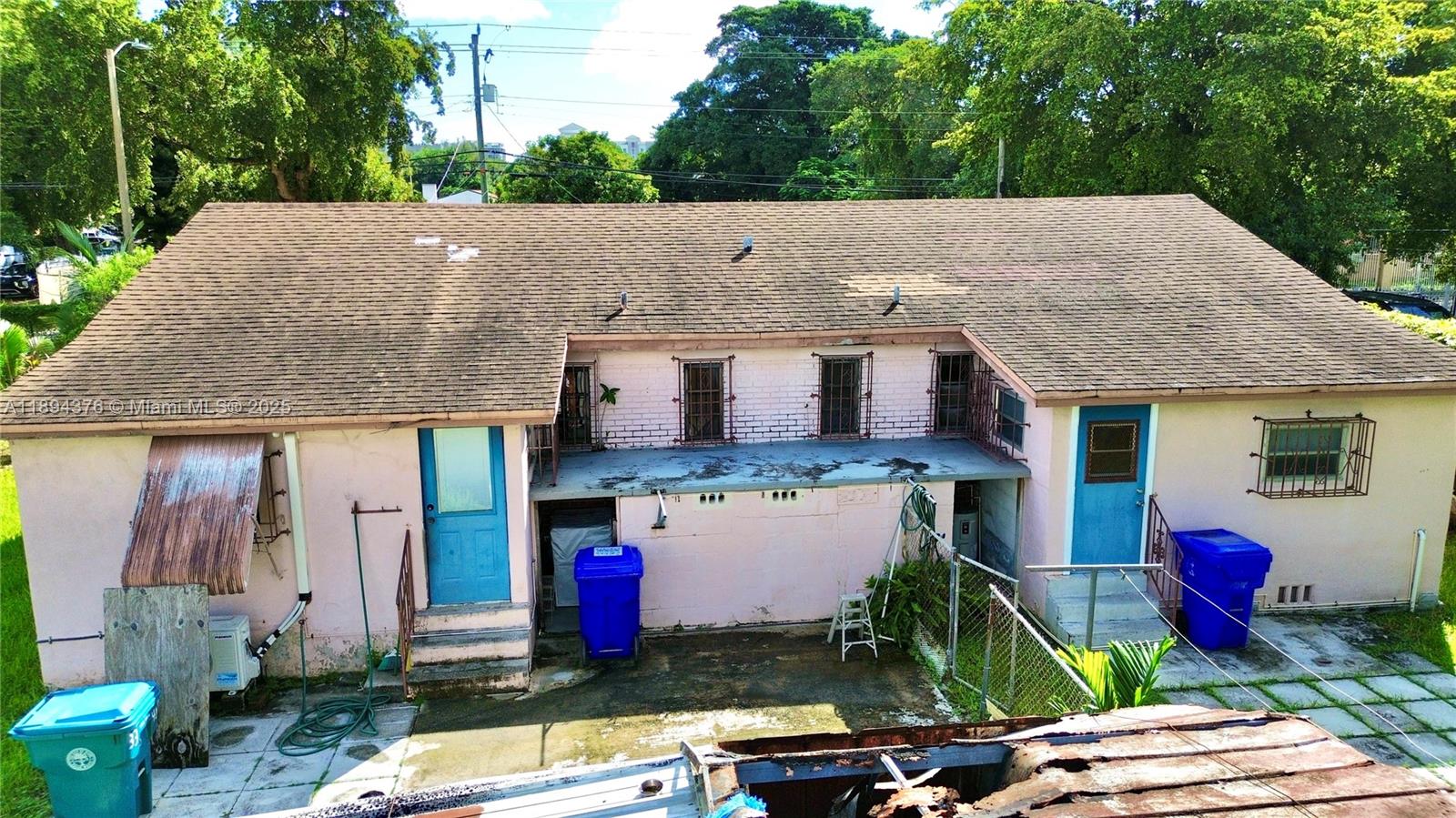   /  1590 sq. ft. $ 2025-10-10 0 foto