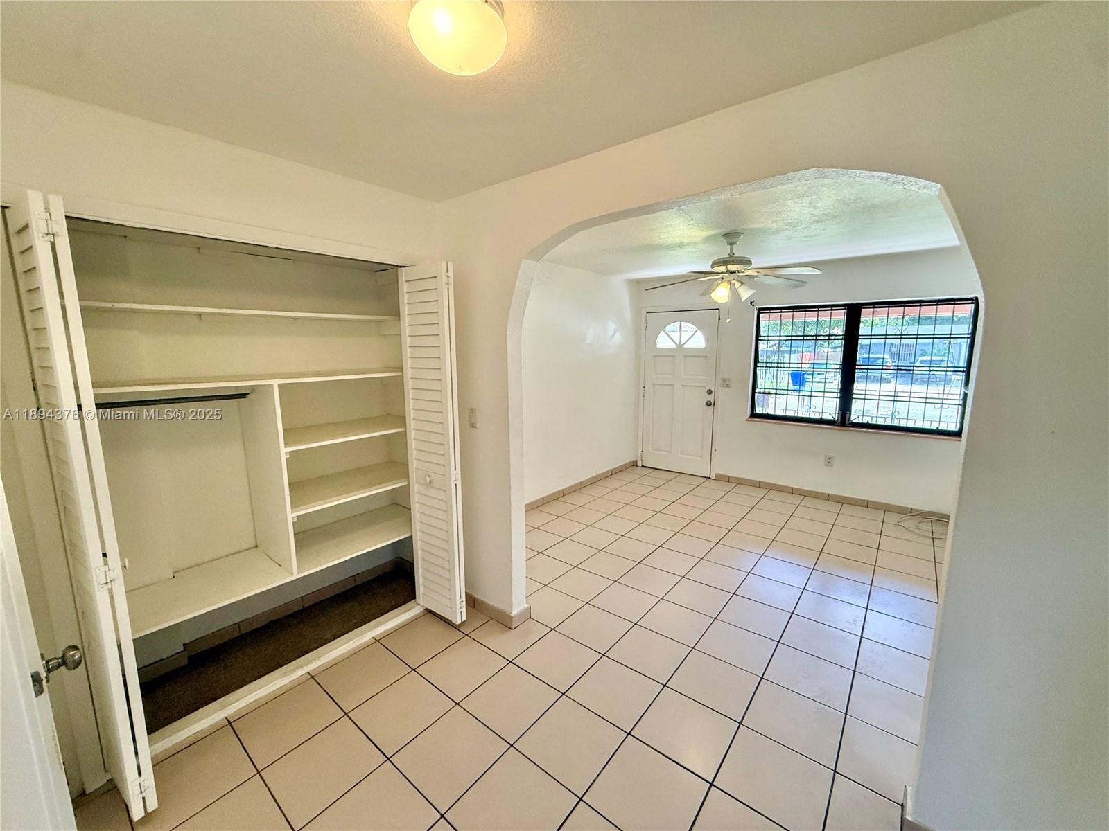   /  1590 sq. ft. $ 2025-10-10 0 foto