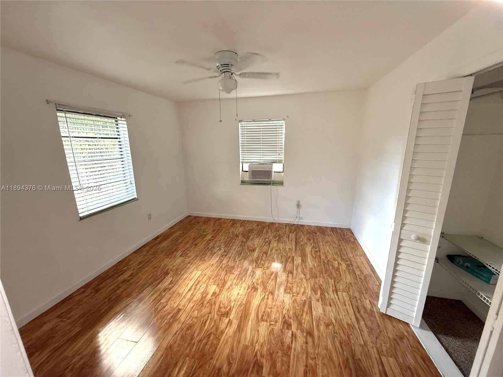   /  1590 sq. ft. $ 2025-10-10 0 foto