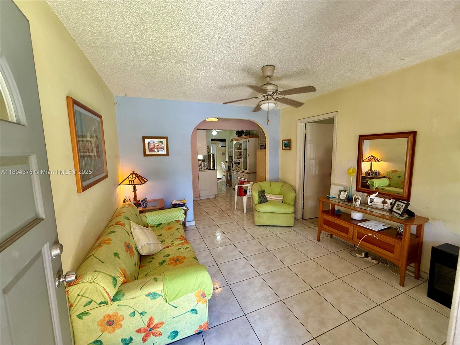   /  1590 sq. ft. $ 2025-10-10 0 foto