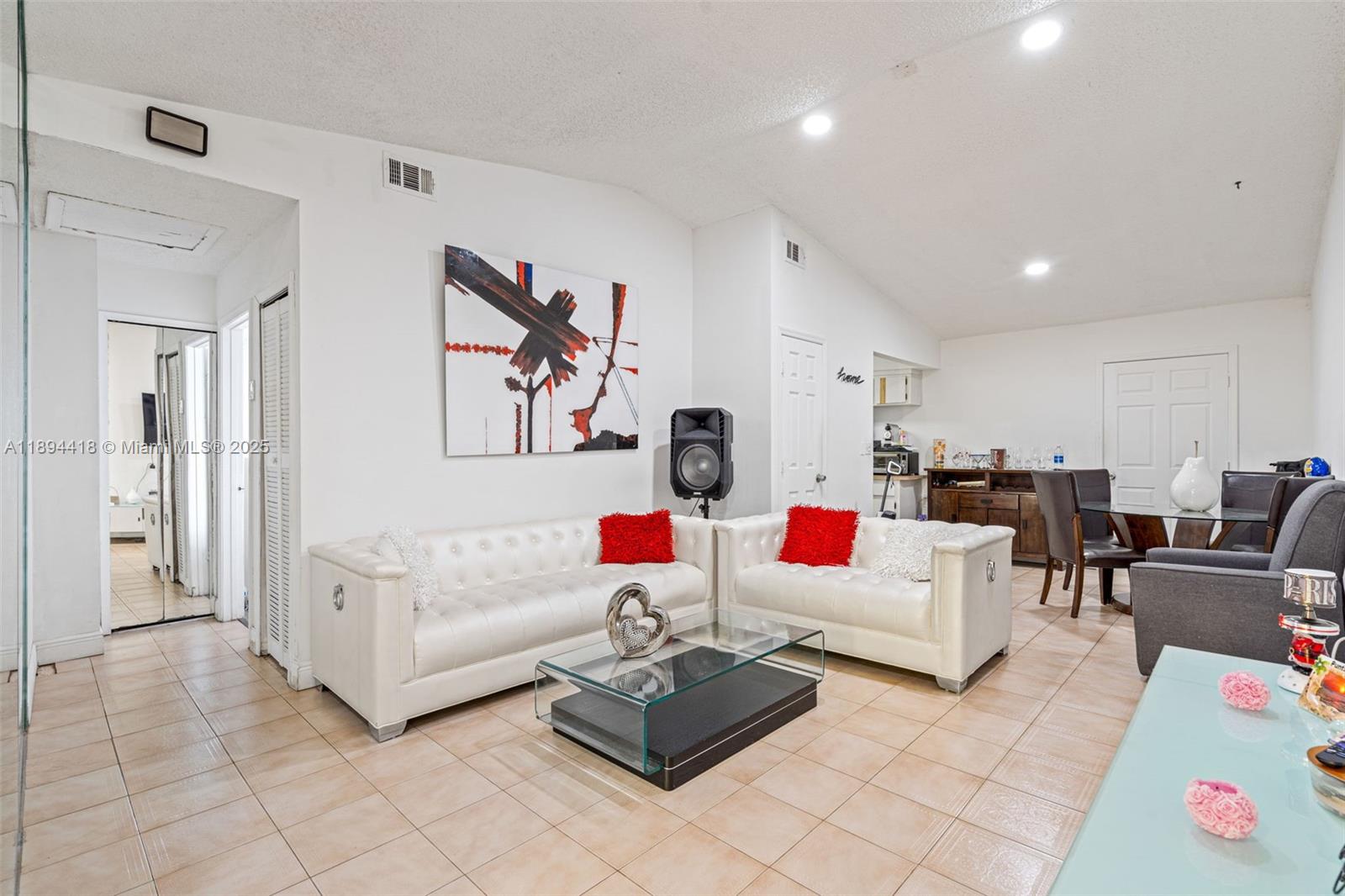   /  1316 sq. ft. $ 2025-10-10 0 foto