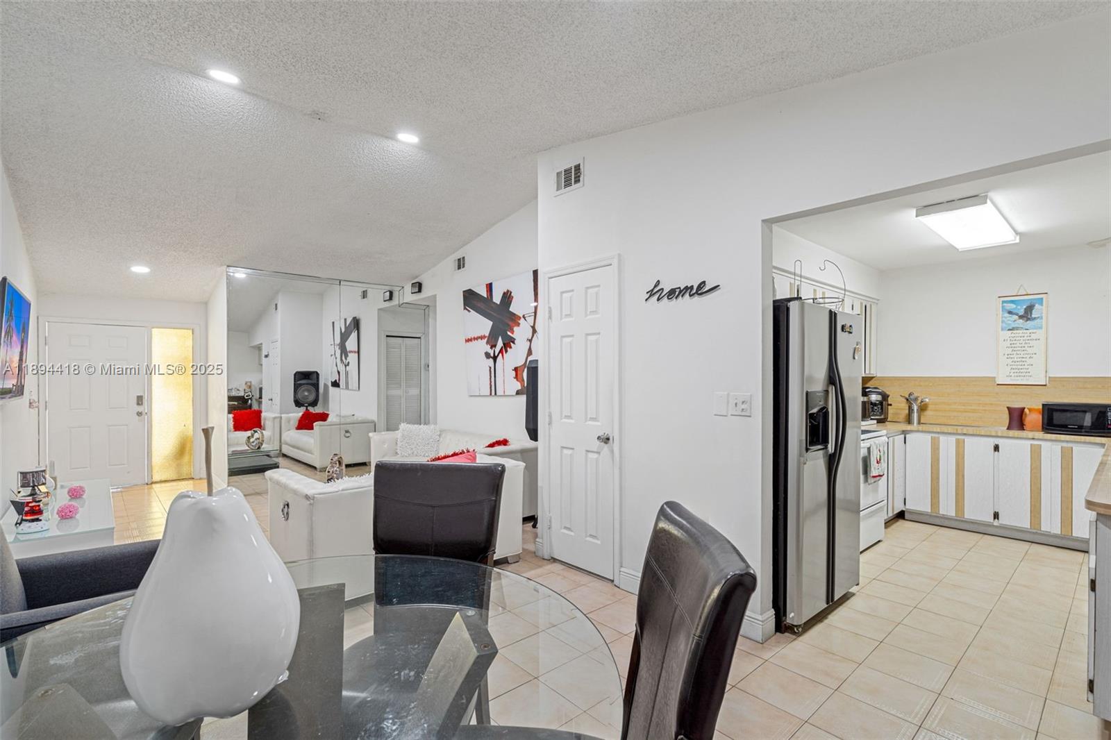   /  1316 sq. ft. $ 2025-10-10 0 foto
