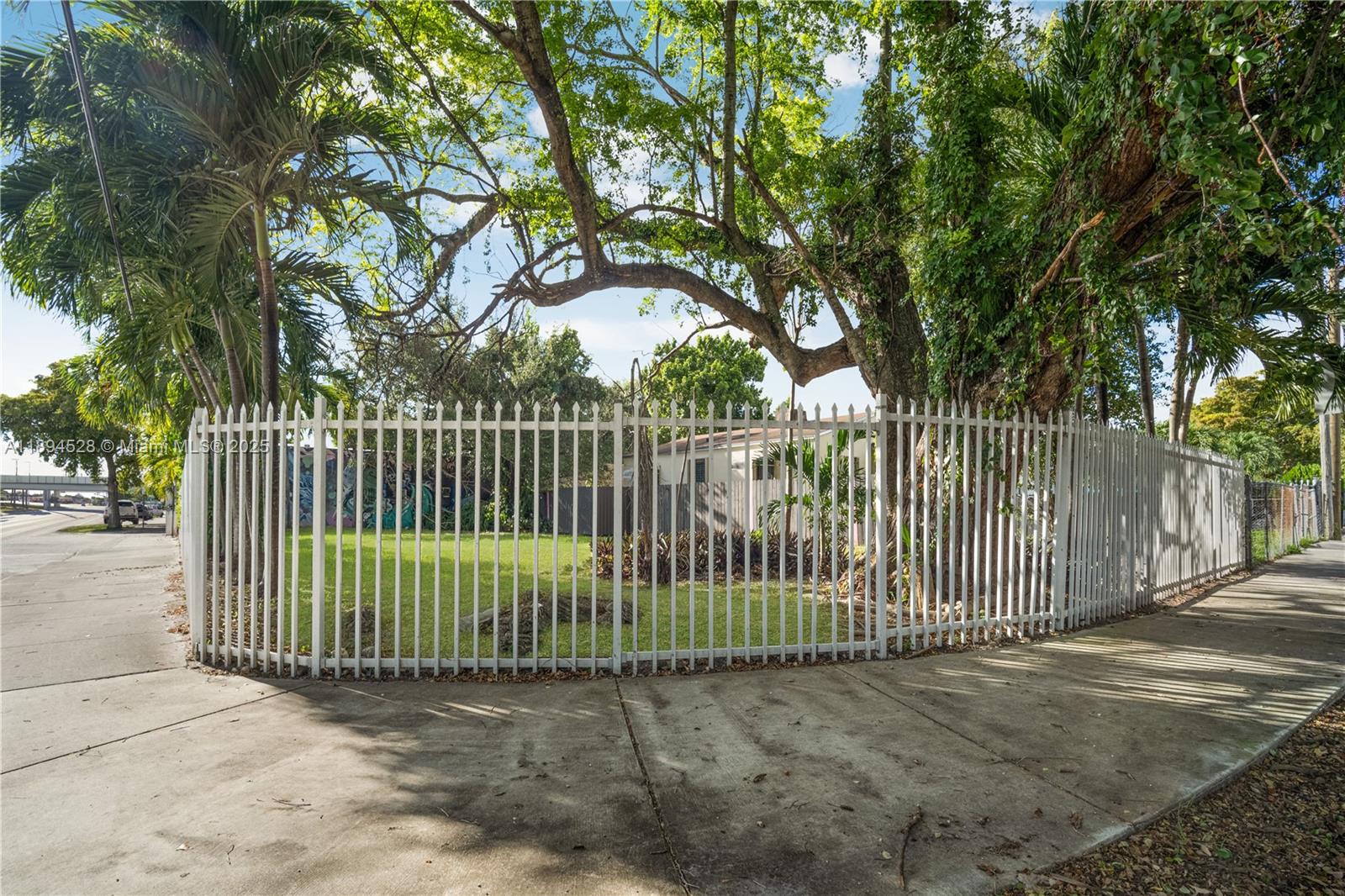 See details   /   sq. ft. $ 2025-10-11 0 Photo