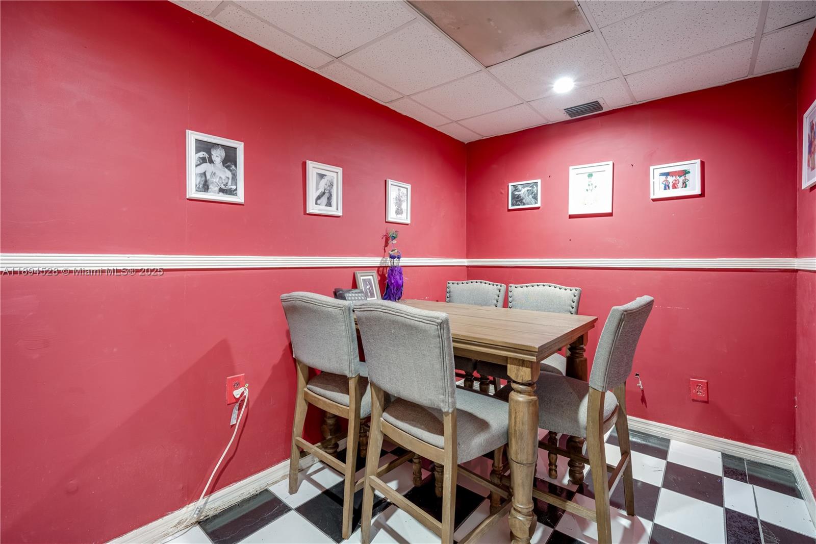 See details   /   sq. ft. $ 2025-10-11 0 Photo