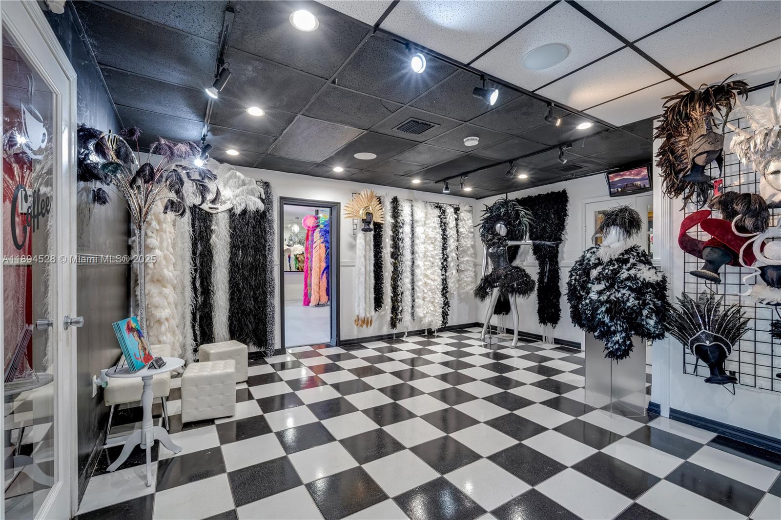 See details   /   sq. ft. $ 2025-10-11 0 Photo