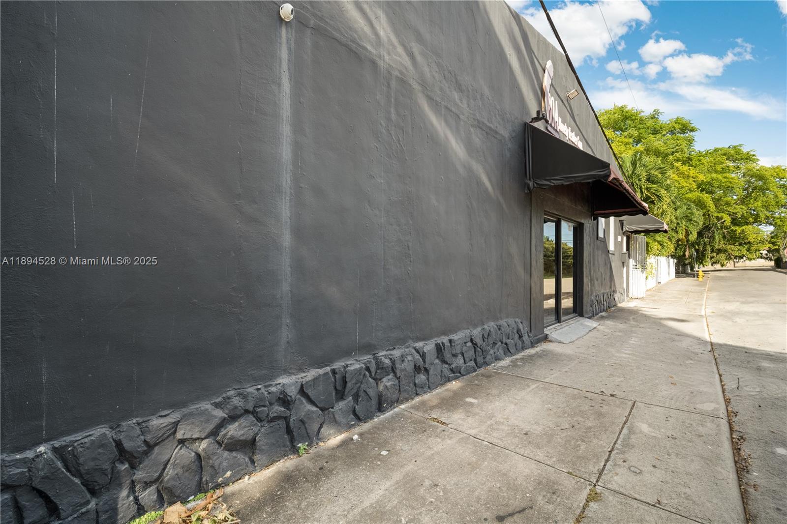 See details   /   sq. ft. $ 2025-10-11 0 Photo