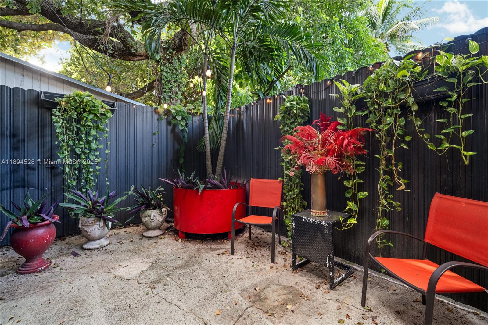 See details   /   sq. ft. $ 2025-10-11 0 Photo