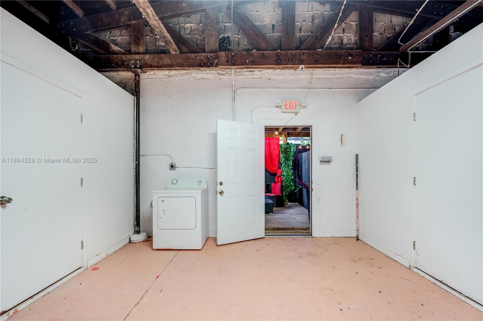 See details   /   sq. ft. $ 2025-10-11 0 Photo