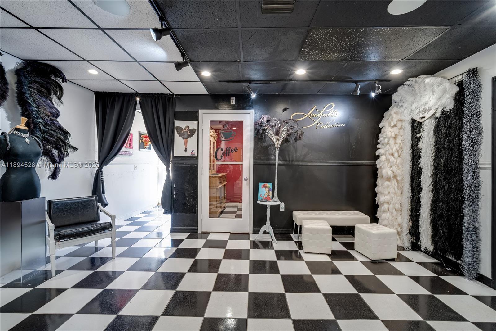 See details   /   sq. ft. $ 2025-10-11 0 Photo