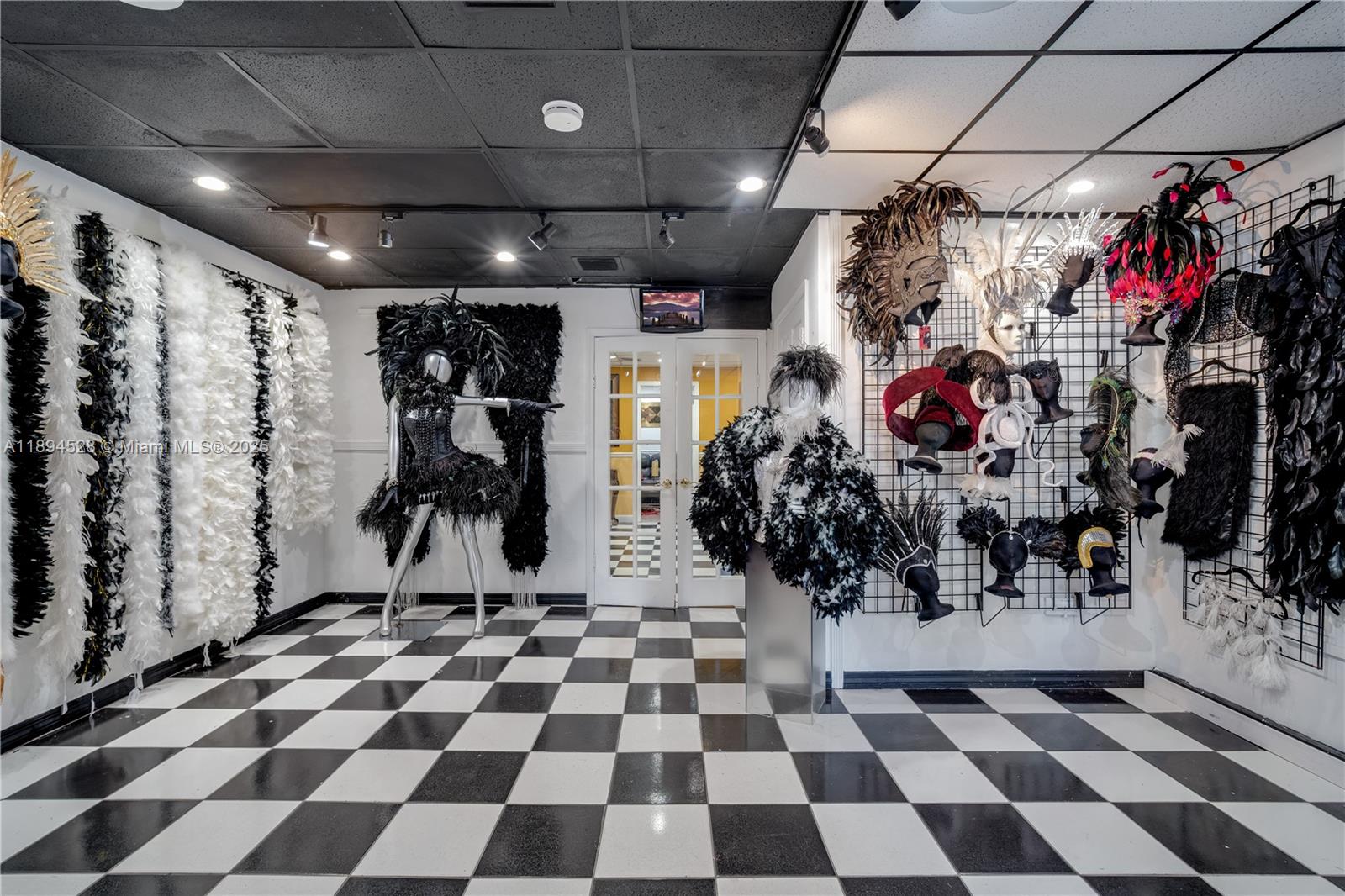 See details   /   sq. ft. $ 2025-10-11 0 Photo