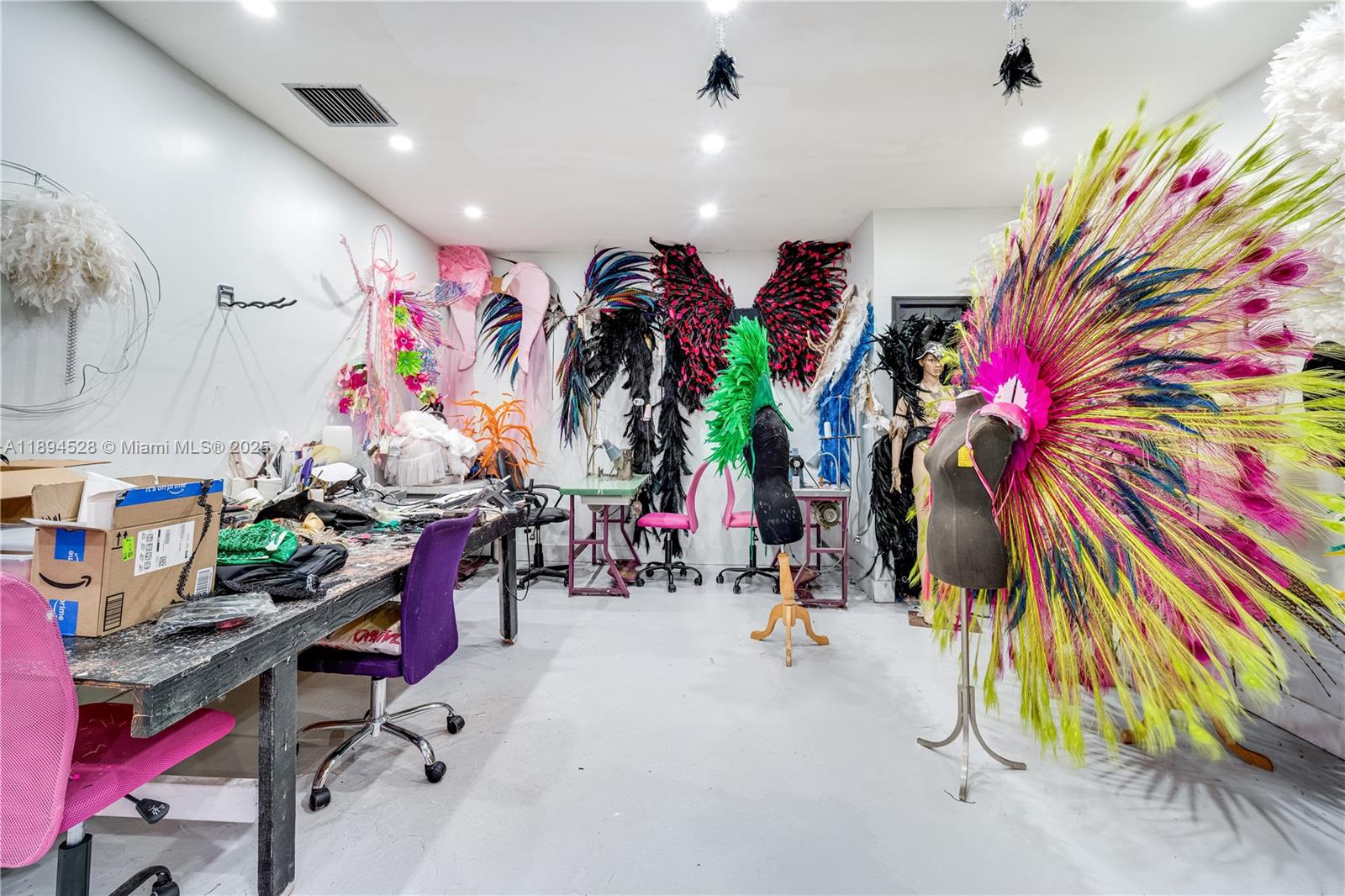 See details   /   sq. ft. $ 2025-10-11 0 Photo