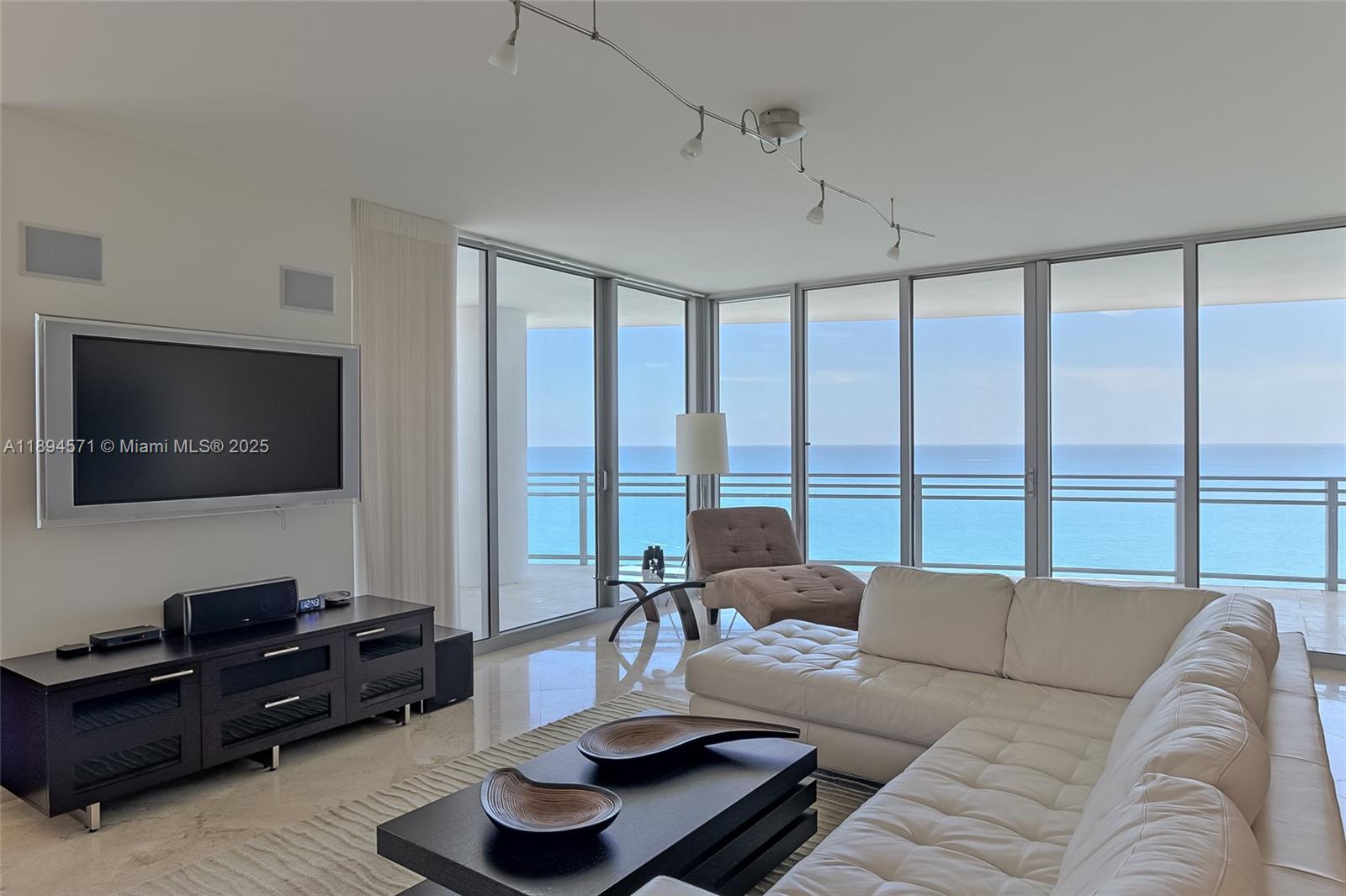 Photo of 3535 OCEAN DR  #2102, Hollywood, Florida, 33019 - 