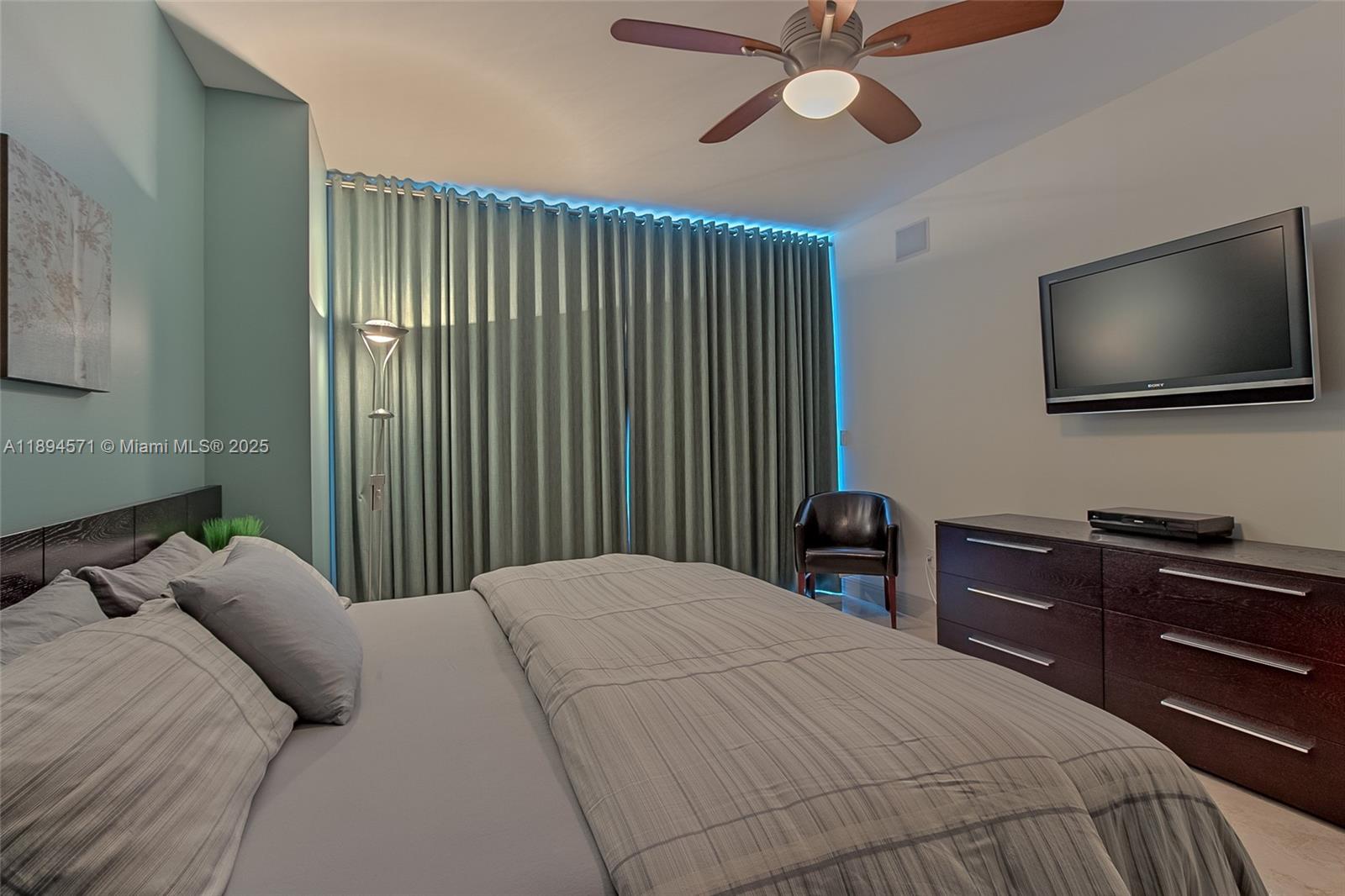 Photo of 3535 OCEAN DR  #2102, Hollywood, Florida, 33019 - 
