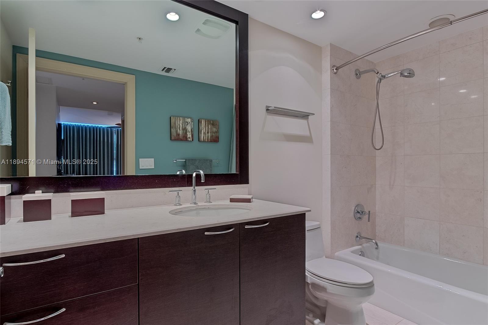 Photo of 3535 OCEAN DR  #2102, Hollywood, Florida, 33019 - GUEST BATHROOM #2