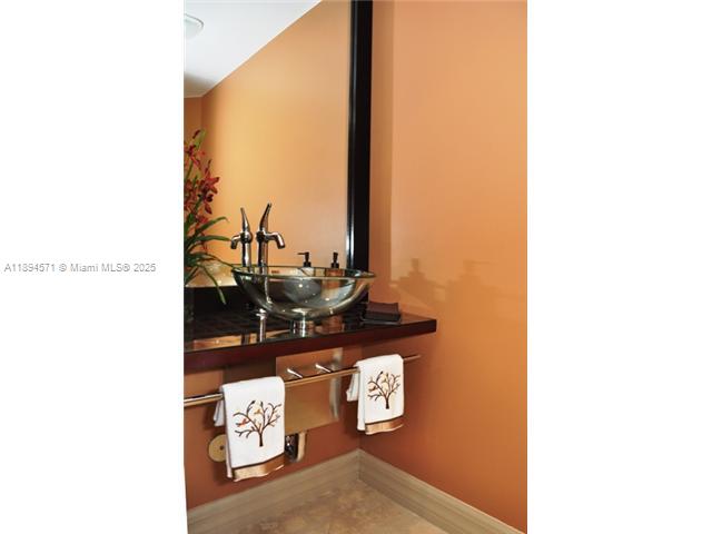 Photo of 3535 OCEAN DR  #2102, Hollywood, Florida, 33019 - POWDER ROOM