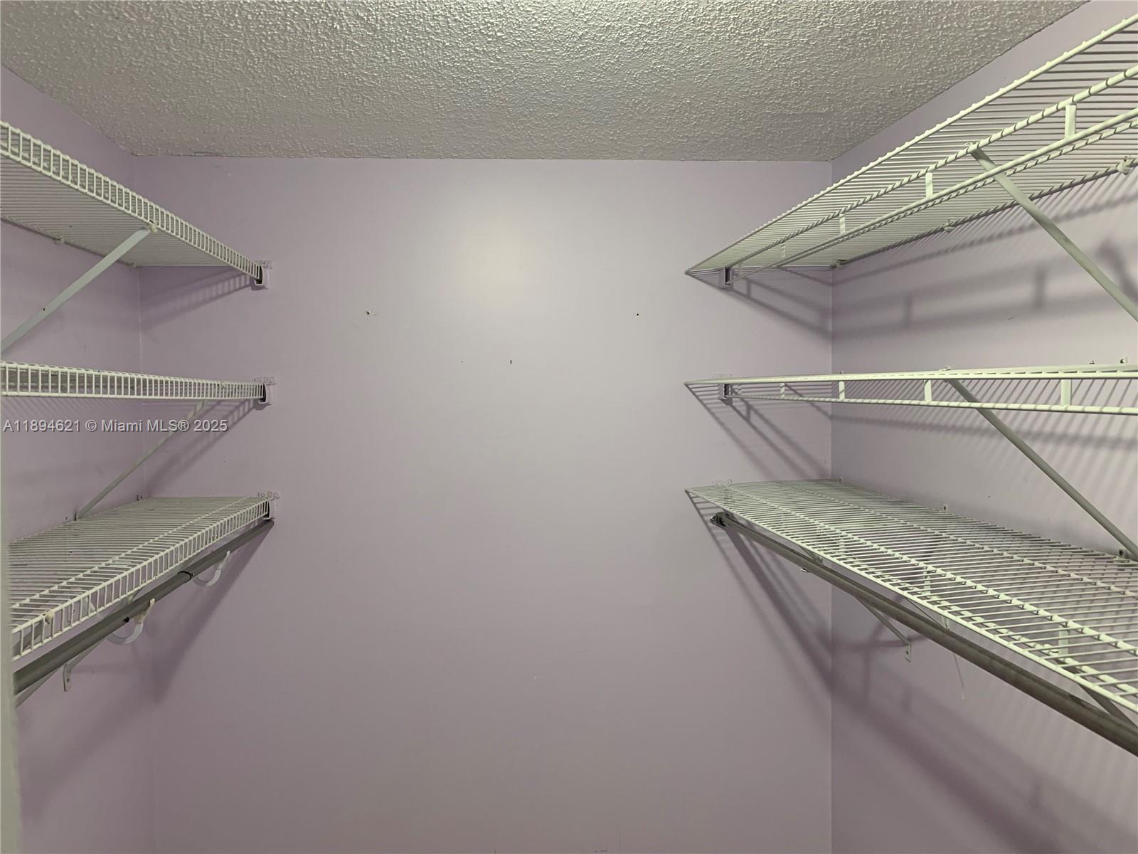 628-4 2 / 2 1317 sq. ft. $ 2025-10-11 0 Photo