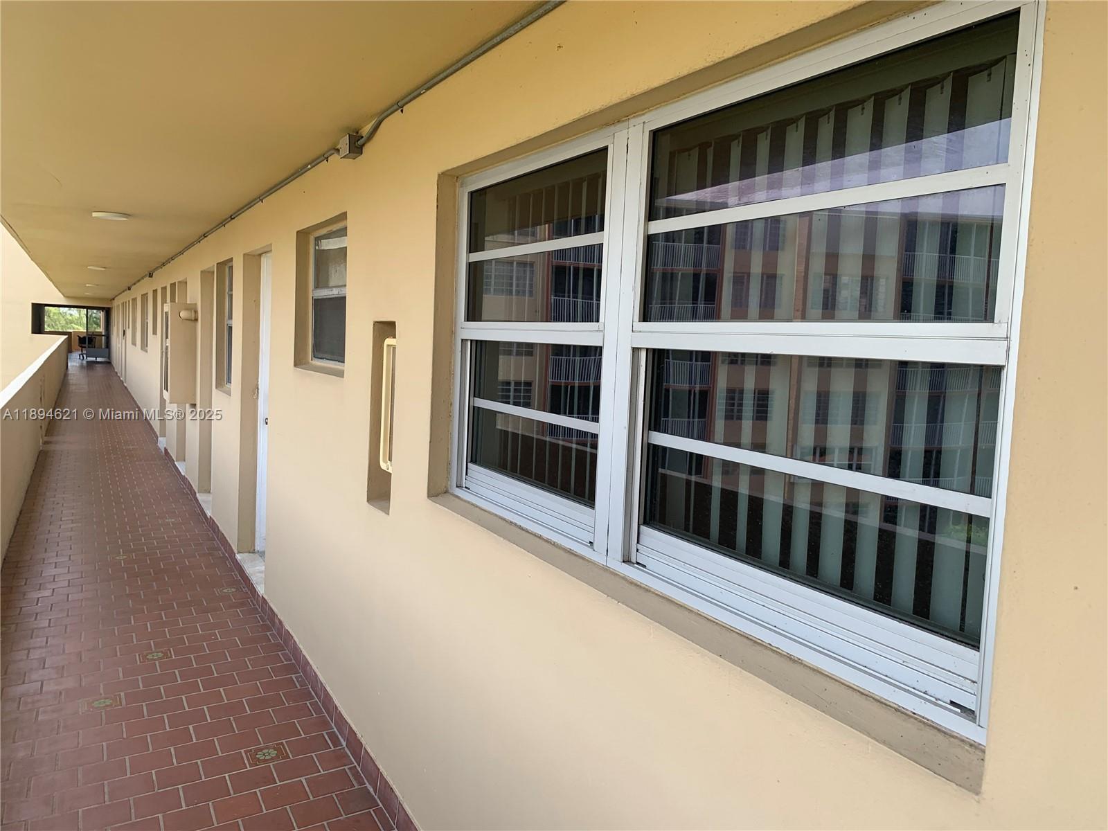 628-4 2 / 2 1317 sq. ft. $ 2025-10-11 0 Photo