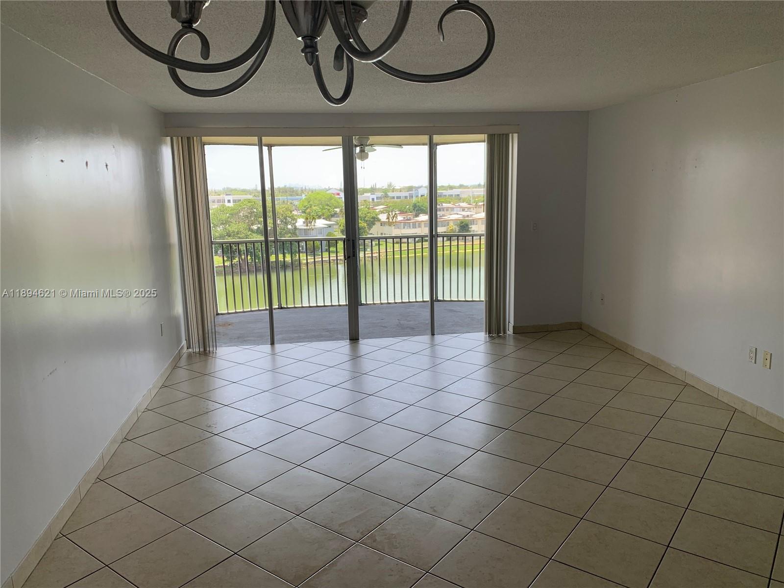 628-4 2 / 2 1317 sq. ft. $ 2025-10-11 0 Photo