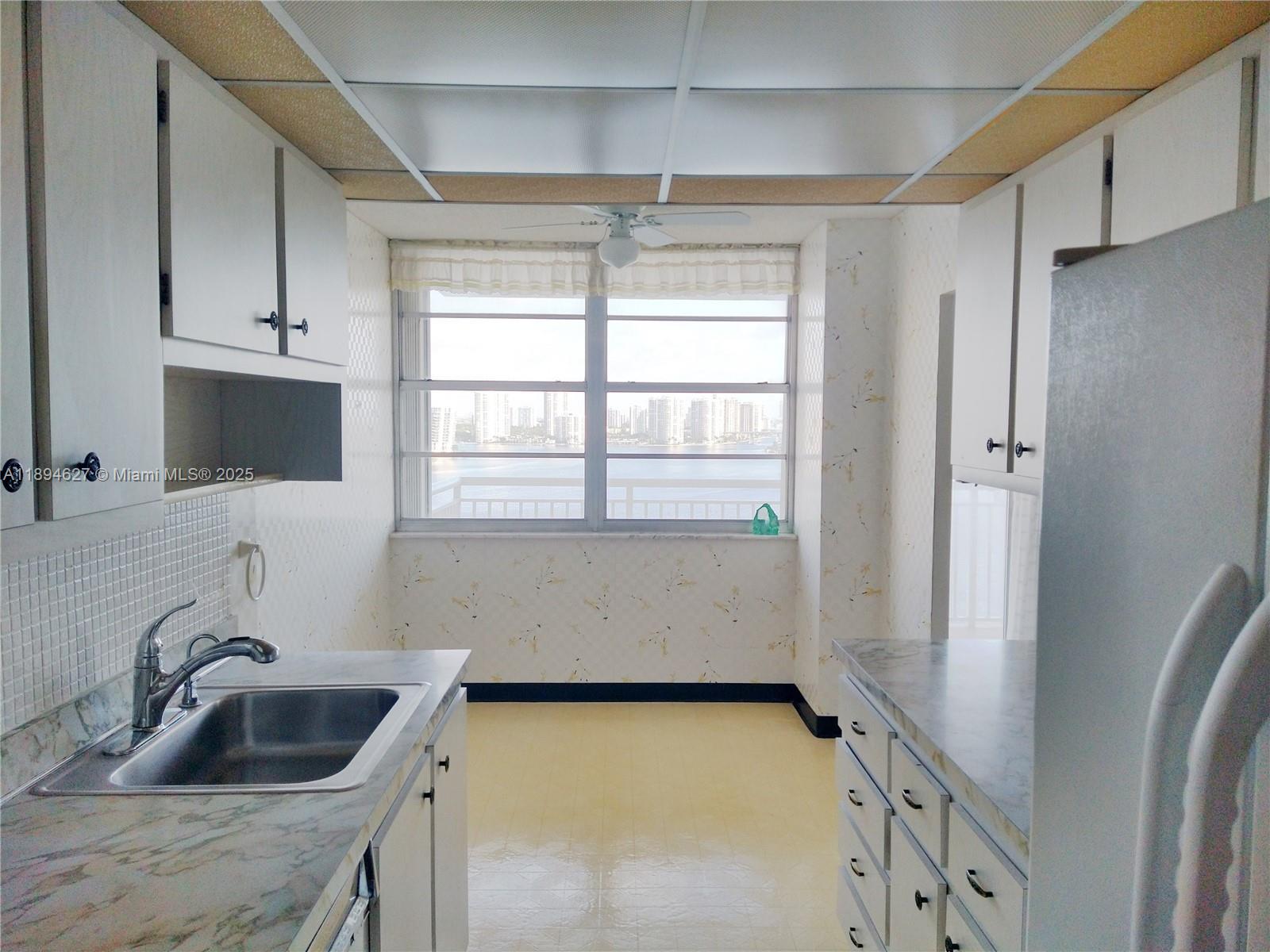 See details 2002 2 / 2 1275 sq. ft. $ 2025-10-11 0 Photo