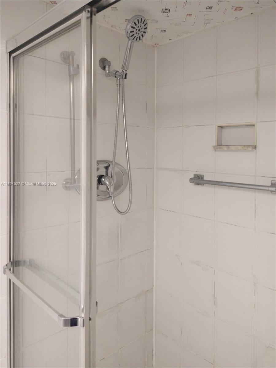 See details 2002 2 / 2 1275 sq. ft. $ 2025-10-11 0 Photo