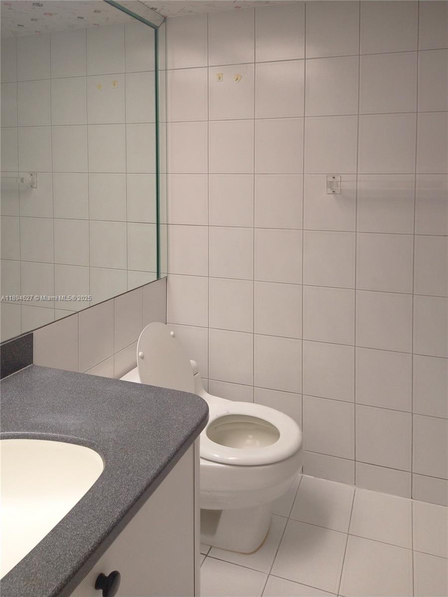 See details 2002 2 / 2 1275 sq. ft. $ 2025-10-11 0 Photo