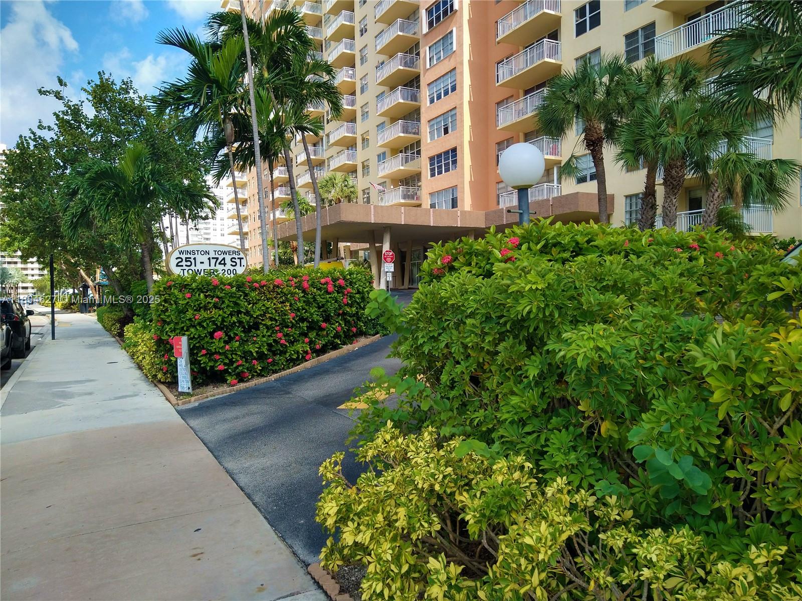 See details 2002 2 / 2 1275 sq. ft. $ 2025-10-11 0 Photo