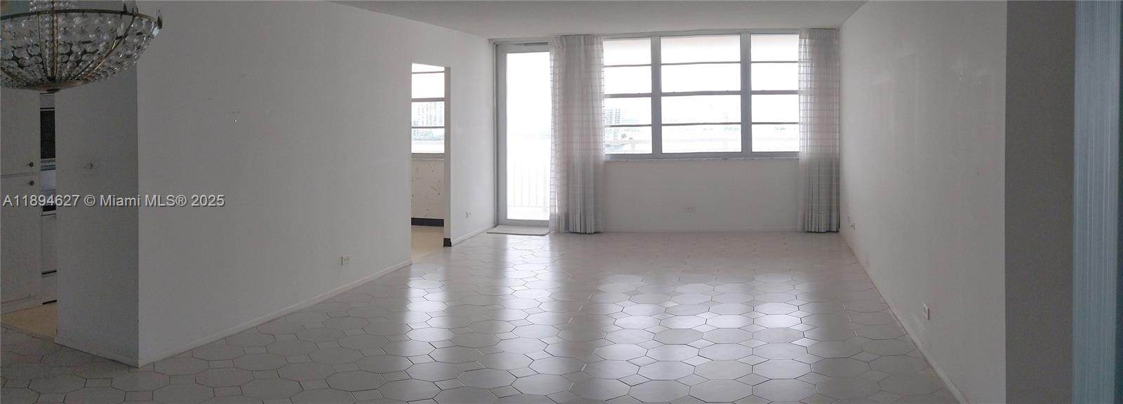 See details 2002 2 / 2 1275 sq. ft. $ 2025-10-11 0 Photo