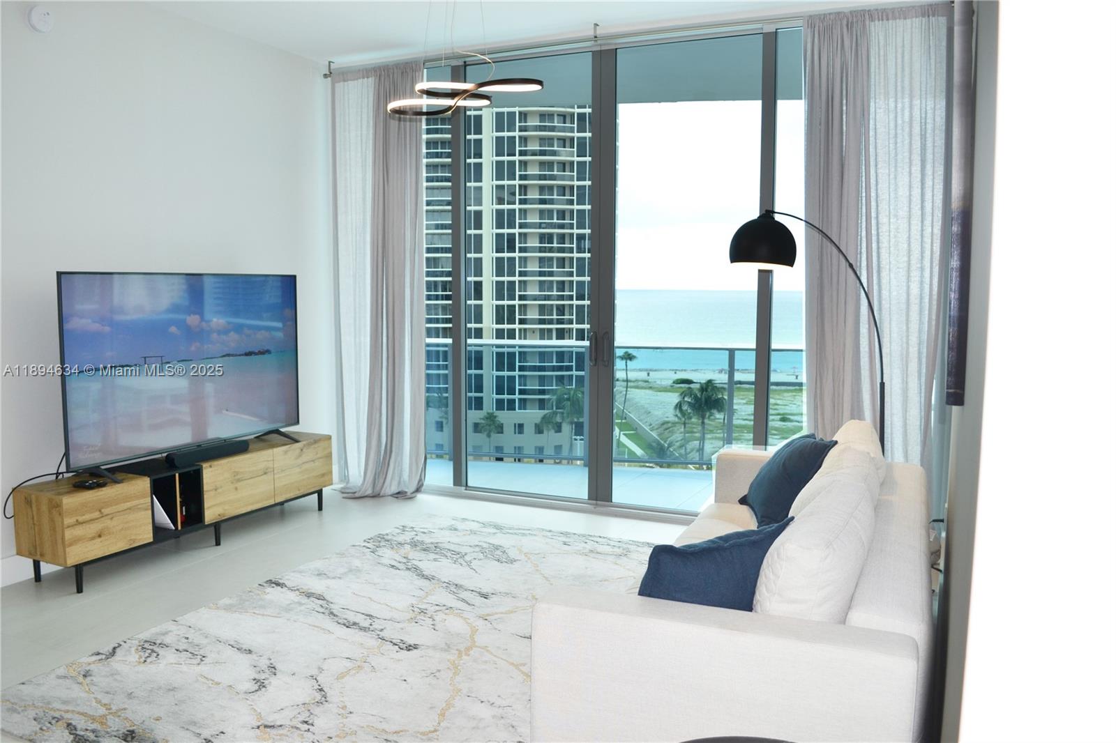 703 2 / 3 1361 sq. ft. $ 2025-10-11 0 Photo
