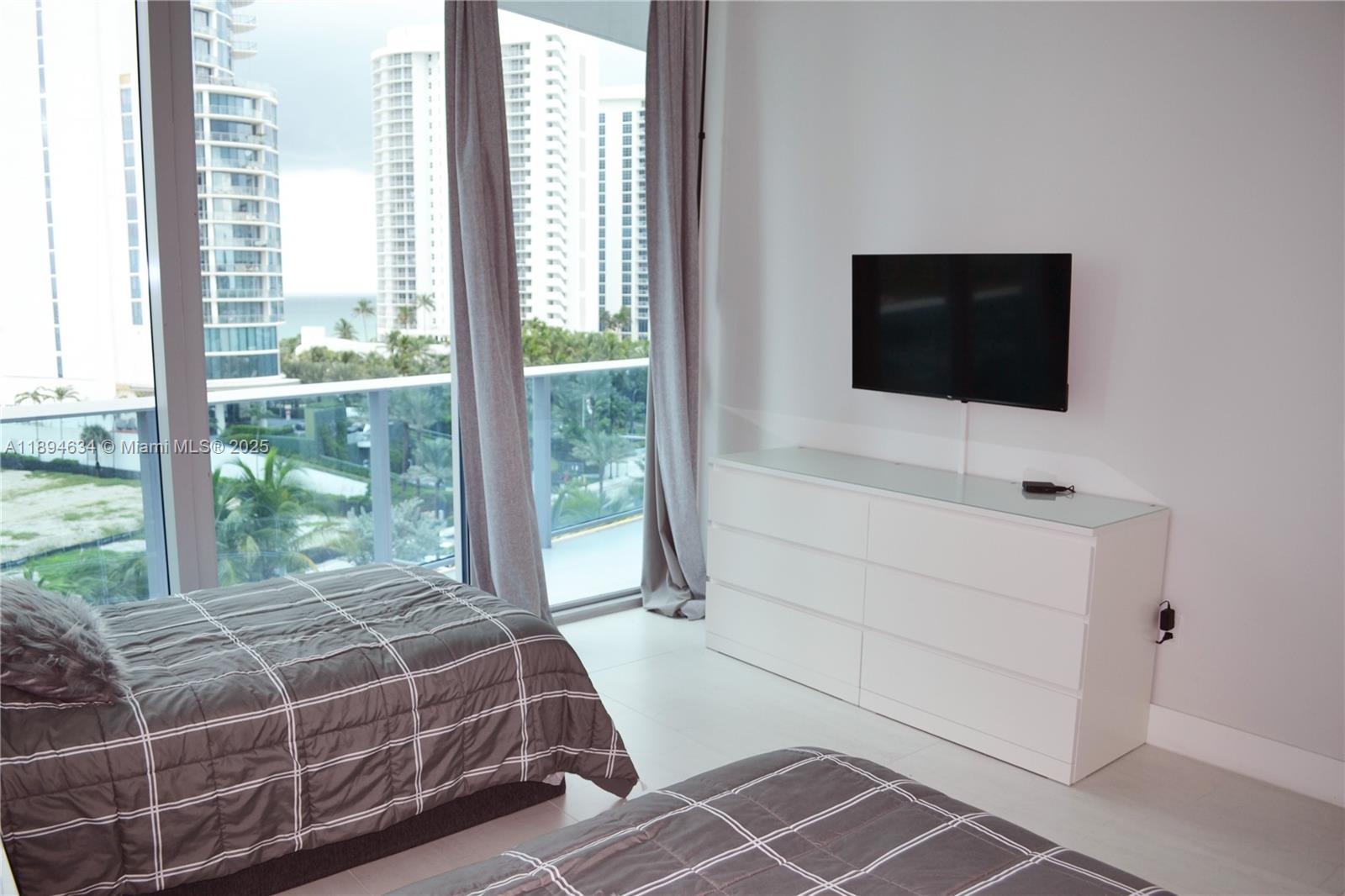 703 2 / 3 1361 sq. ft. $ 2025-10-11 0 Photo