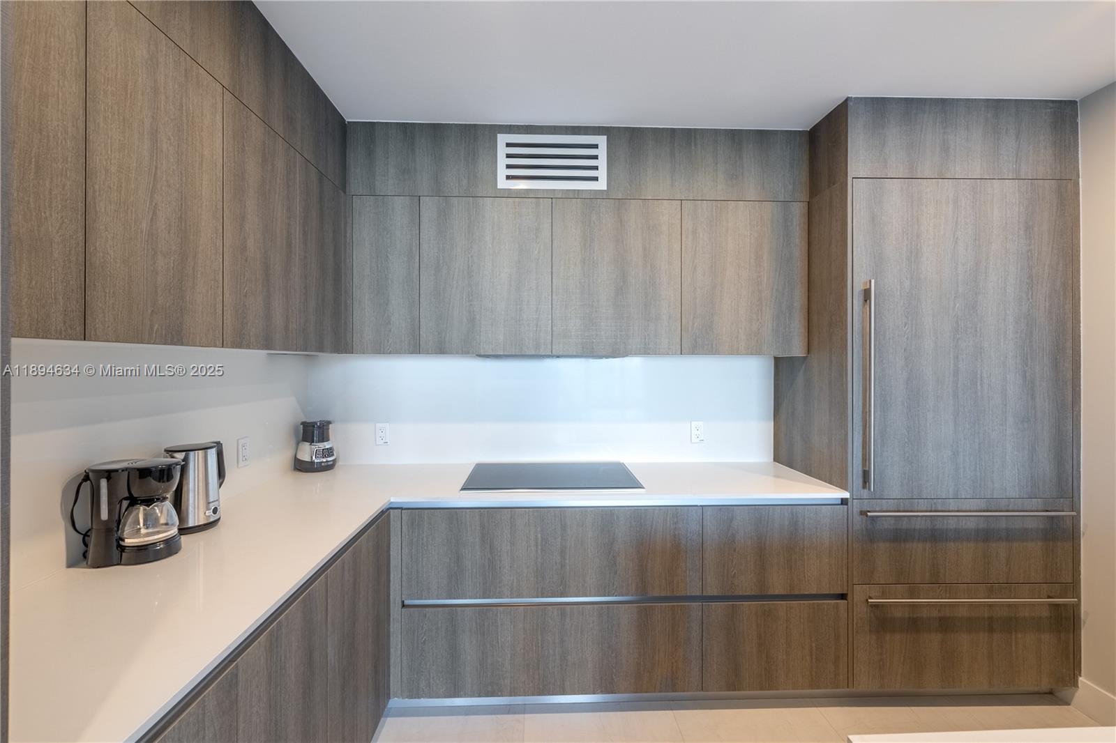 See details 703 2 / 3 1361 sq. ft. $ 2025-10-11 0 Photo