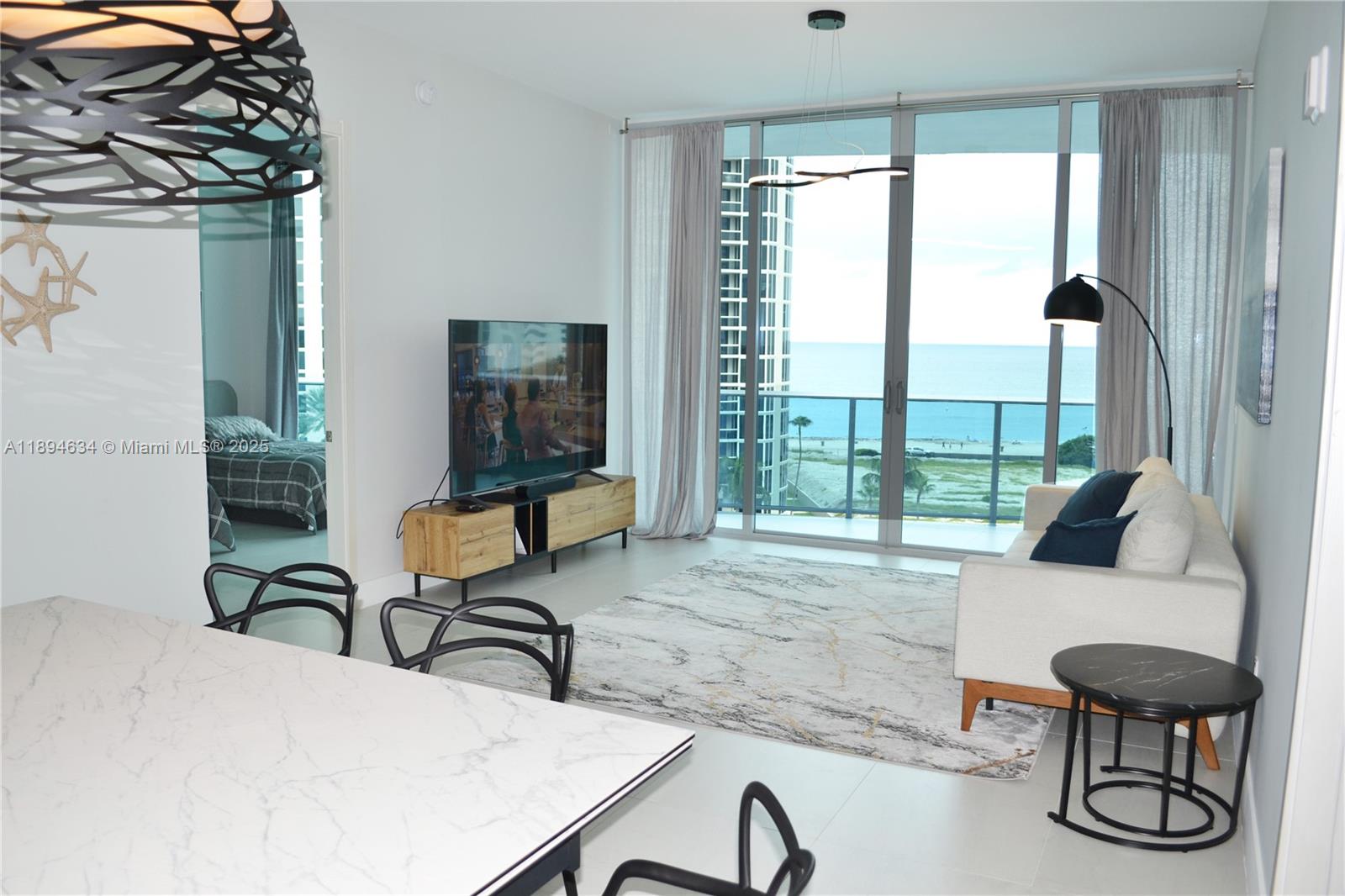 703 2 / 3 1361 sq. ft. $ 2025-10-11 0 Photo