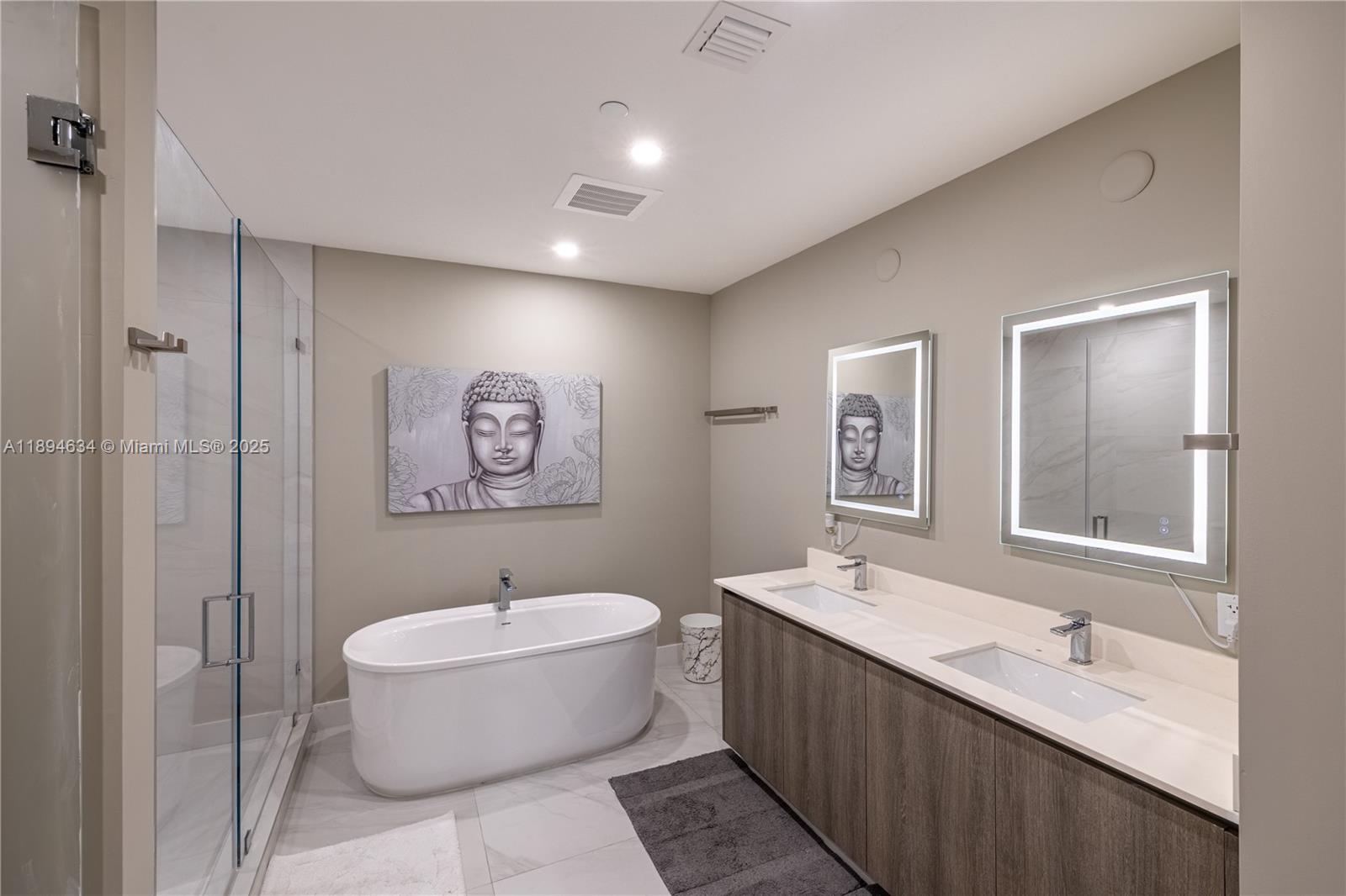 See details 703 2 / 3 1361 sq. ft. $ 2025-10-11 0 Photo