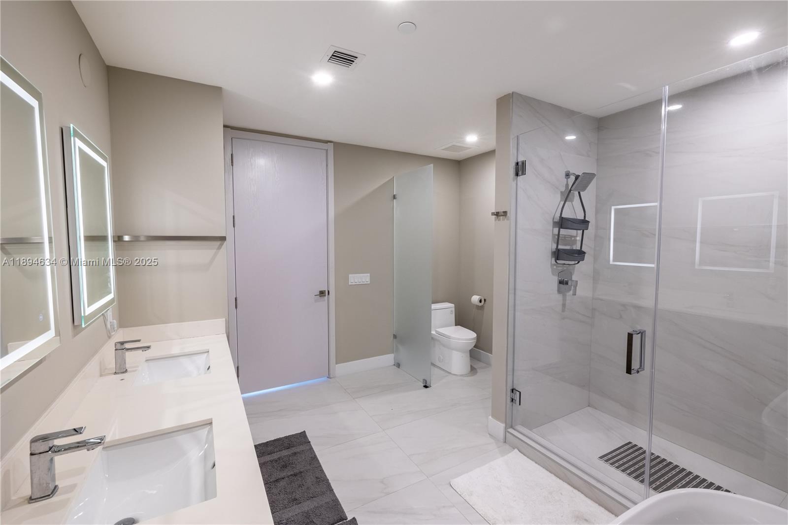 See details 703 2 / 3 1361 sq. ft. $ 2025-10-11 0 Photo