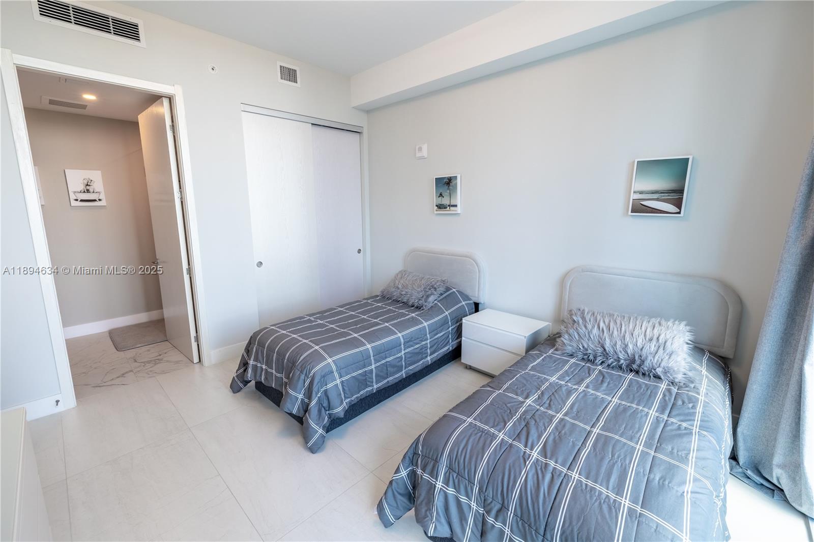 See details 703 2 / 3 1361 sq. ft. $ 2025-10-11 0 Photo