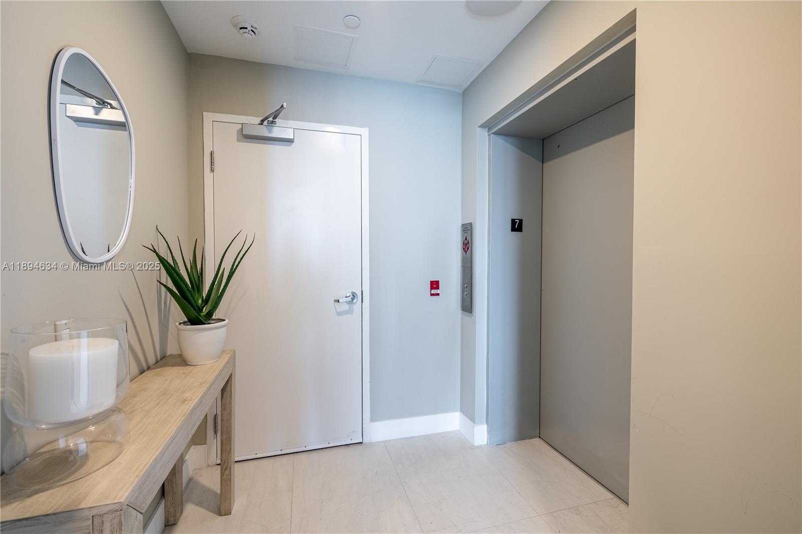 See details 703 2 / 3 1361 sq. ft. $ 2025-10-11 0 Photo