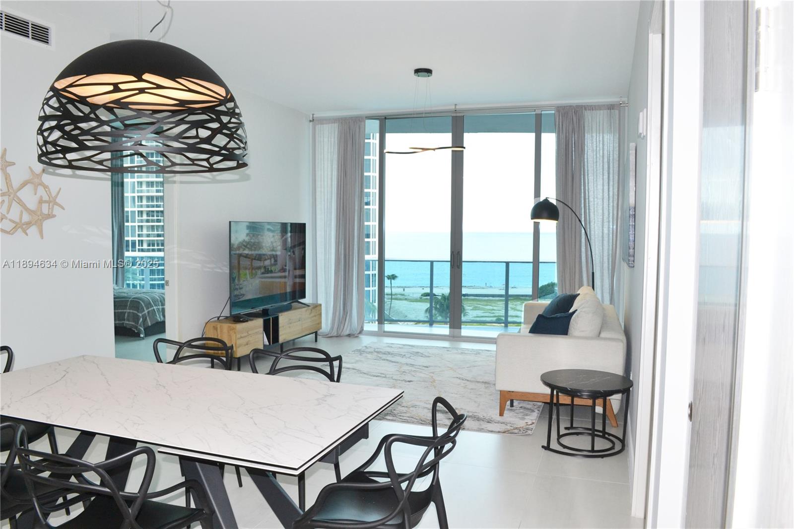 703 2 / 3 1361 sq. ft. $ 2025-10-11 0 Photo