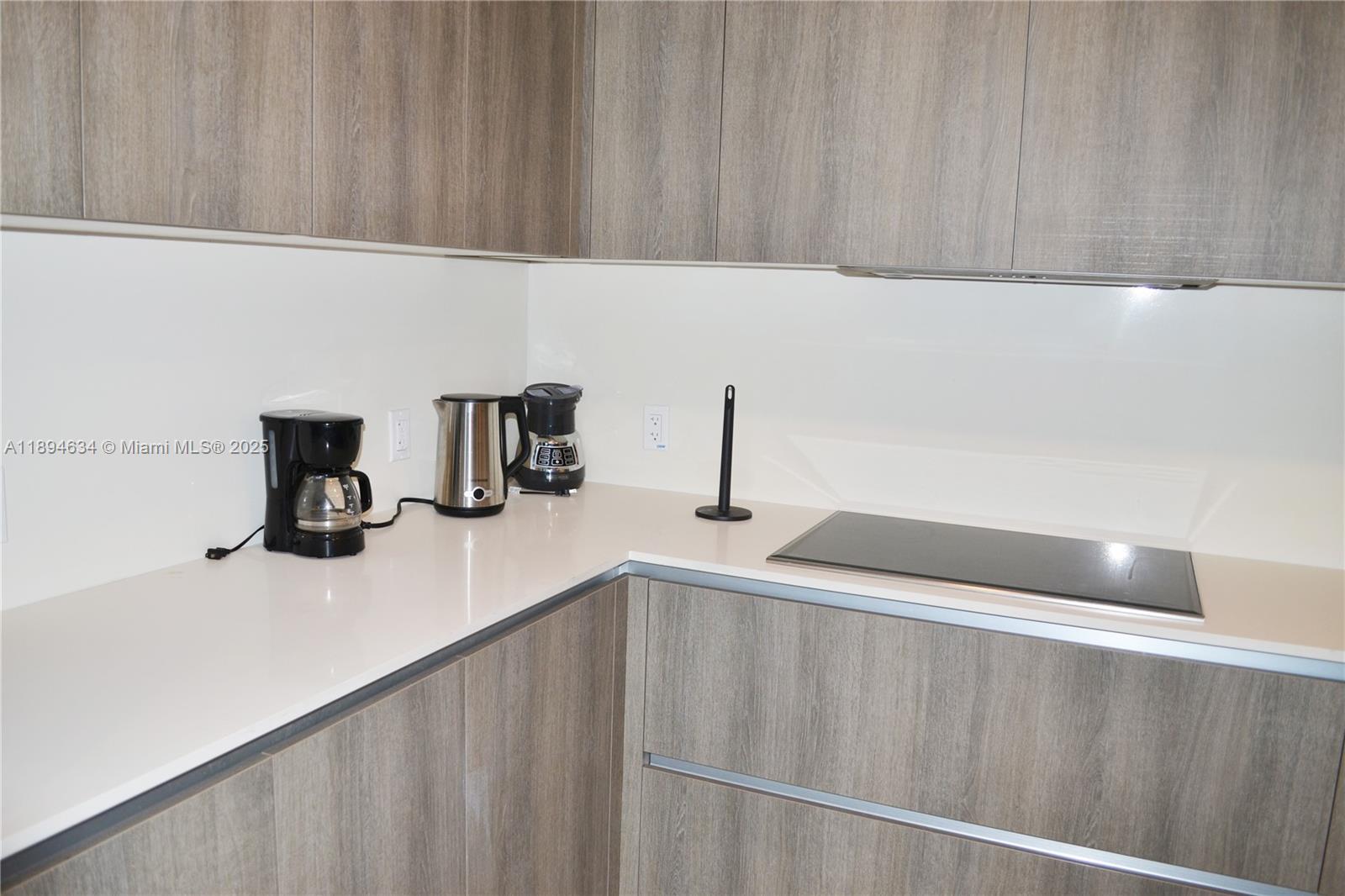 703 2 / 3 1361 sq. ft. $ 2025-10-11 0 Photo