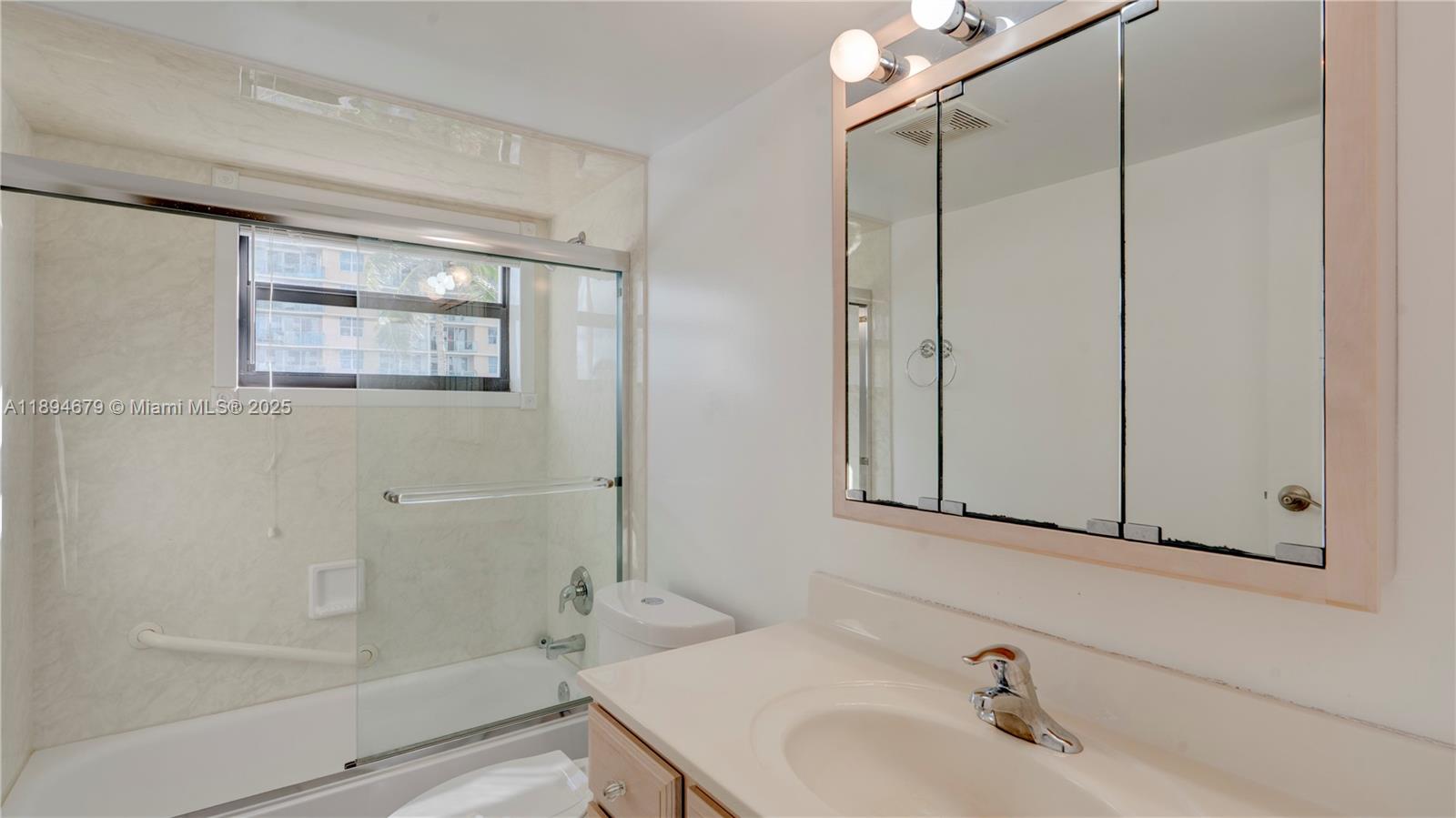 Photo of 2301 Ocean Dr  #301, Hollywood, Florida, 33019 - 2nd Bath with Tub