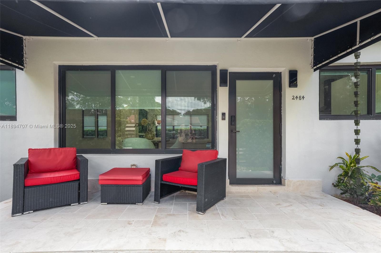 See details / 1700 sq. ft. $ 2025-10-12 0 Photo