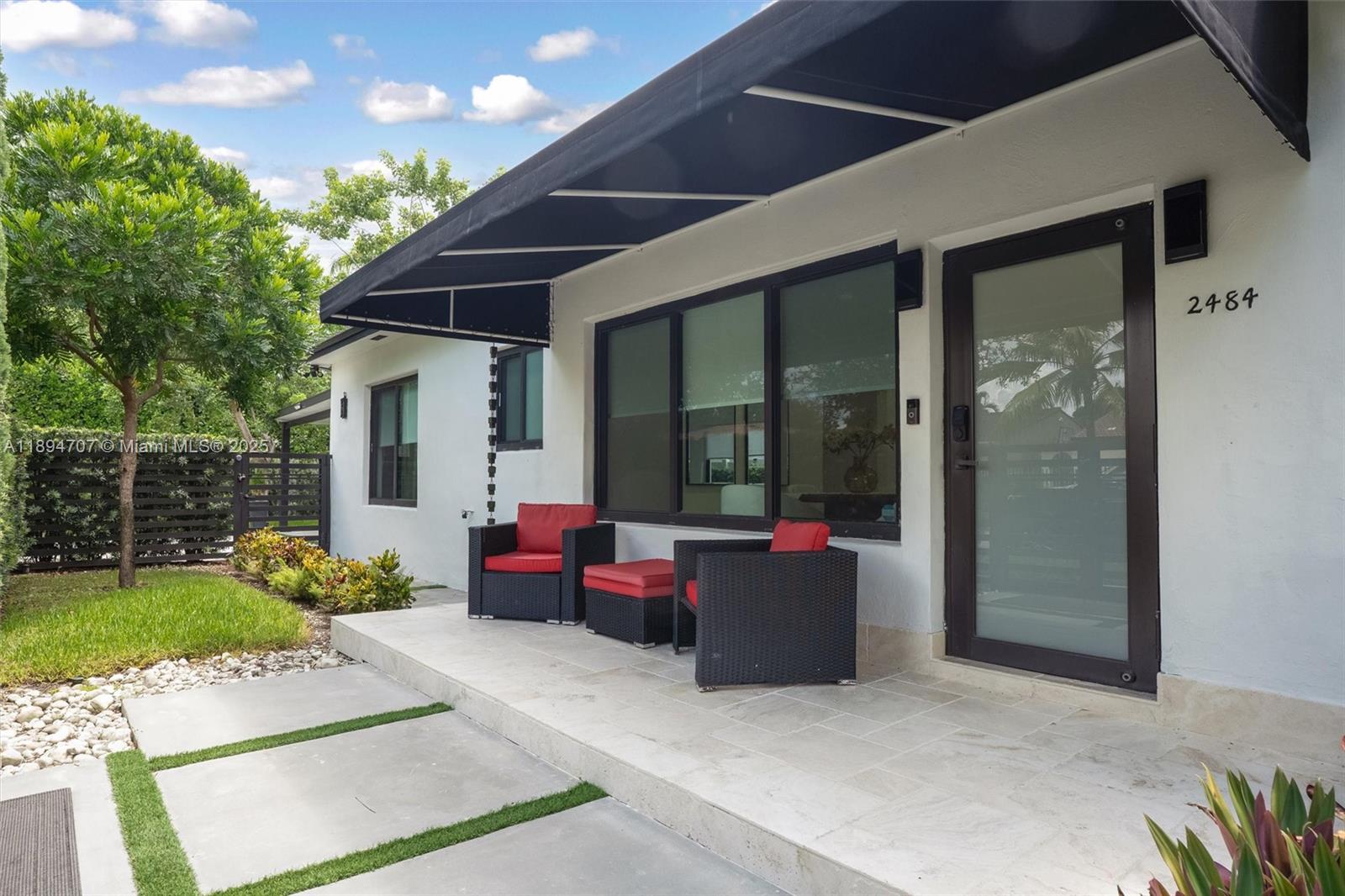 See details / 1700 sq. ft. $ 2025-10-12 0 Photo